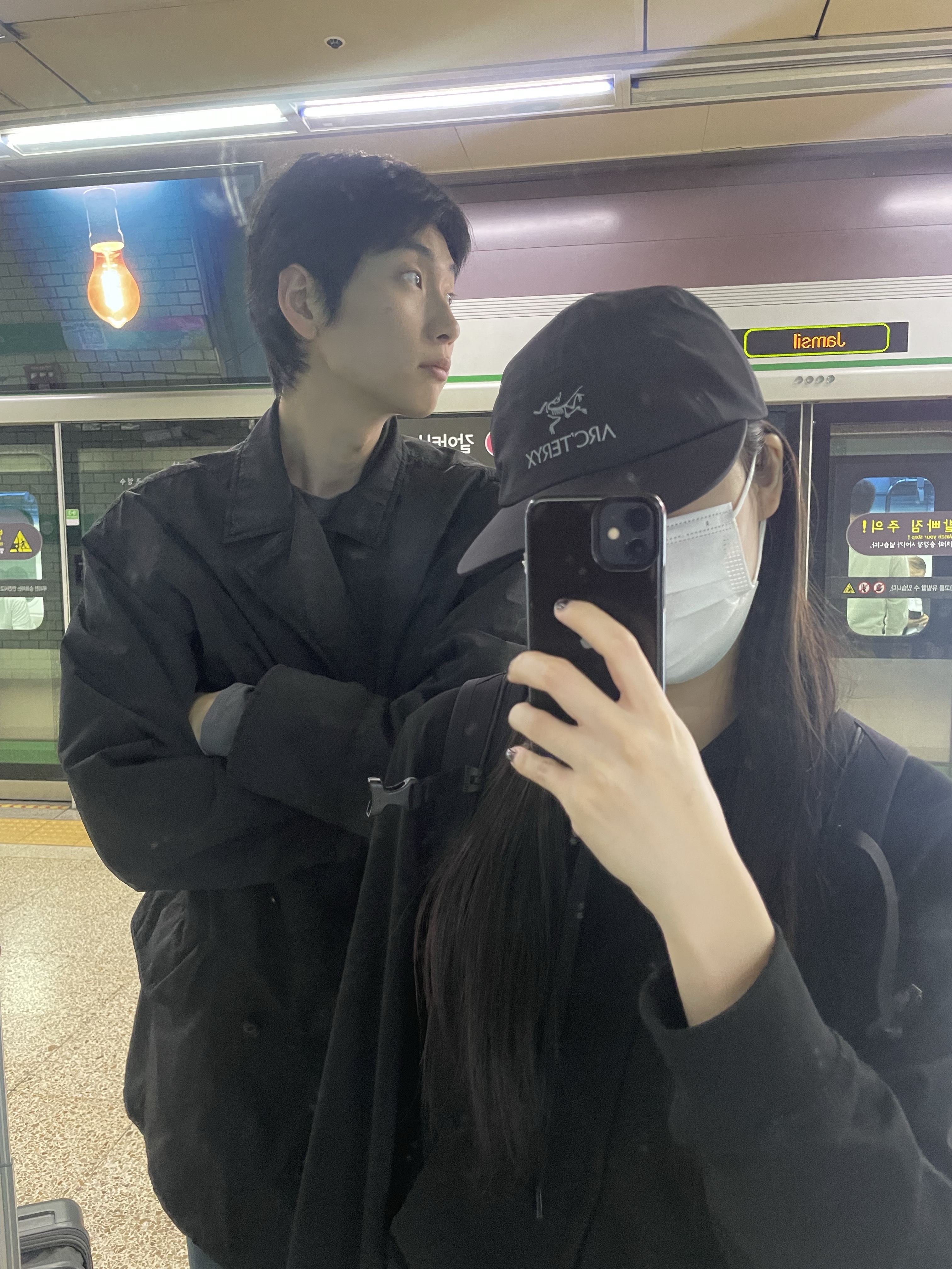 Arc'teryx Gore 5 Panel Cap Black, (W) Nike Air Max Plus TNPO Black 착용 스타일 - 1