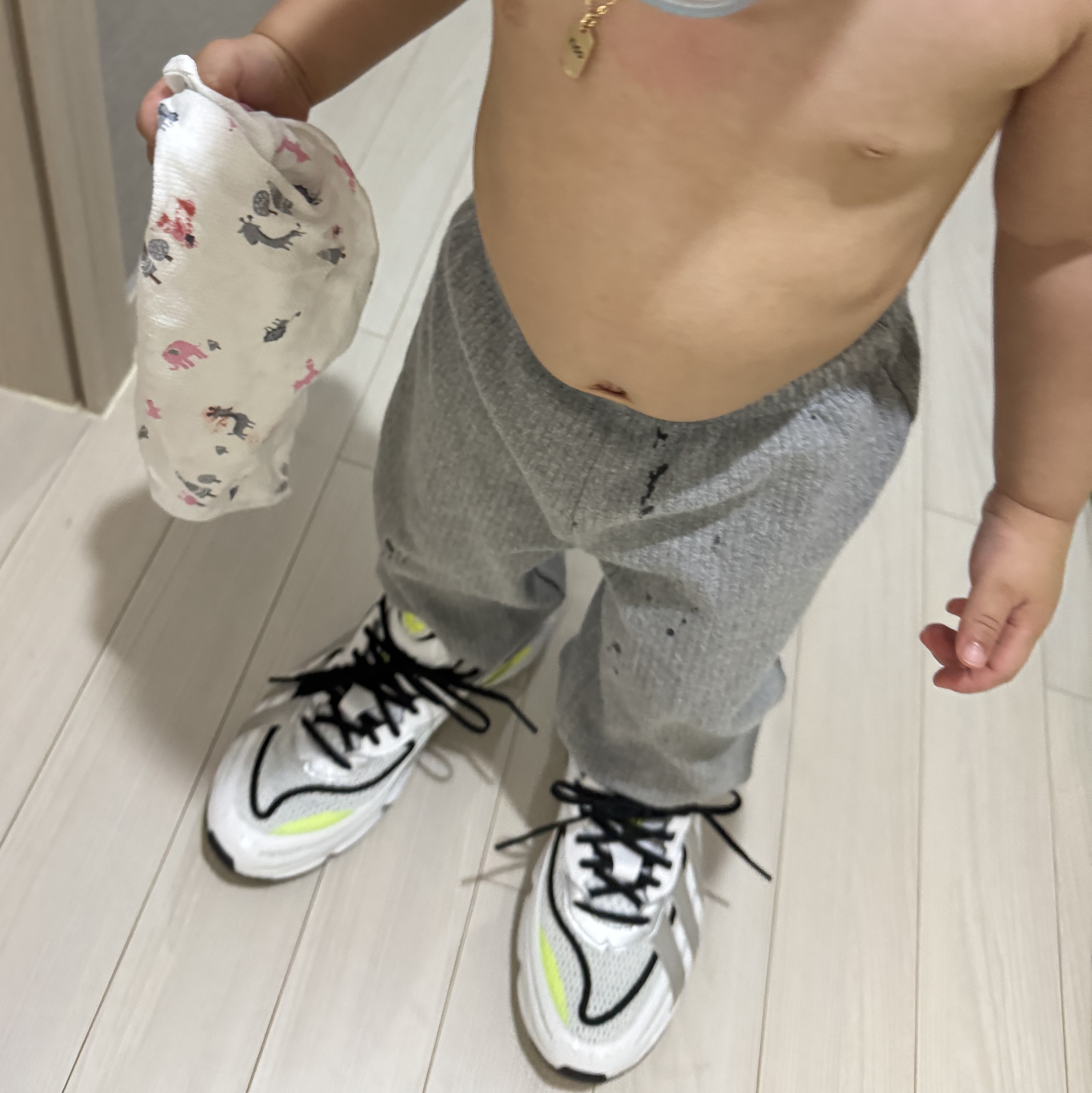 Adidas Orketro 2.0 Cloud White Metallic Silver 착용 스타일 - 1