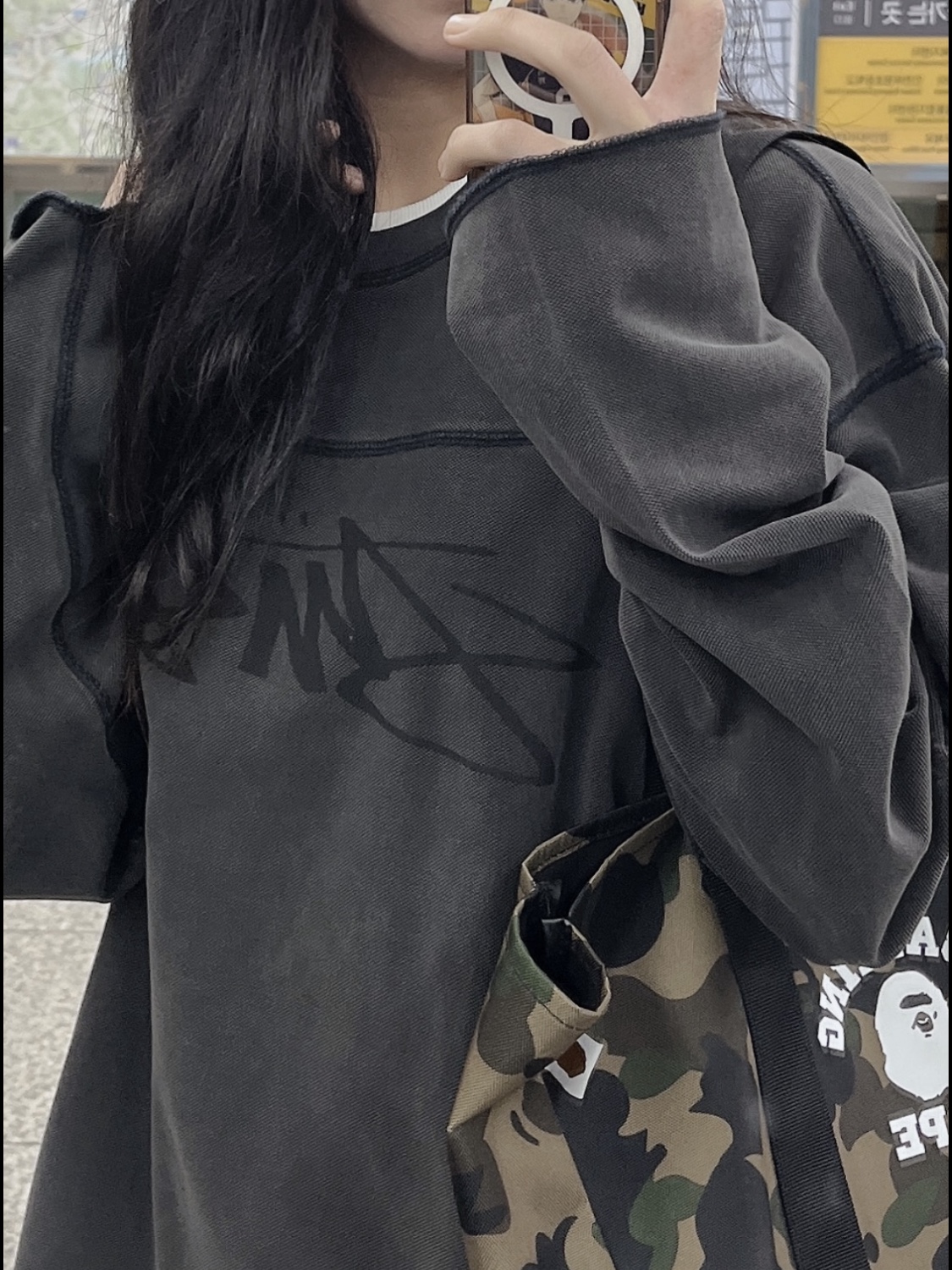 Stussy Pigment Dyed Cotton Football Crew Washed Black 착용 스타일