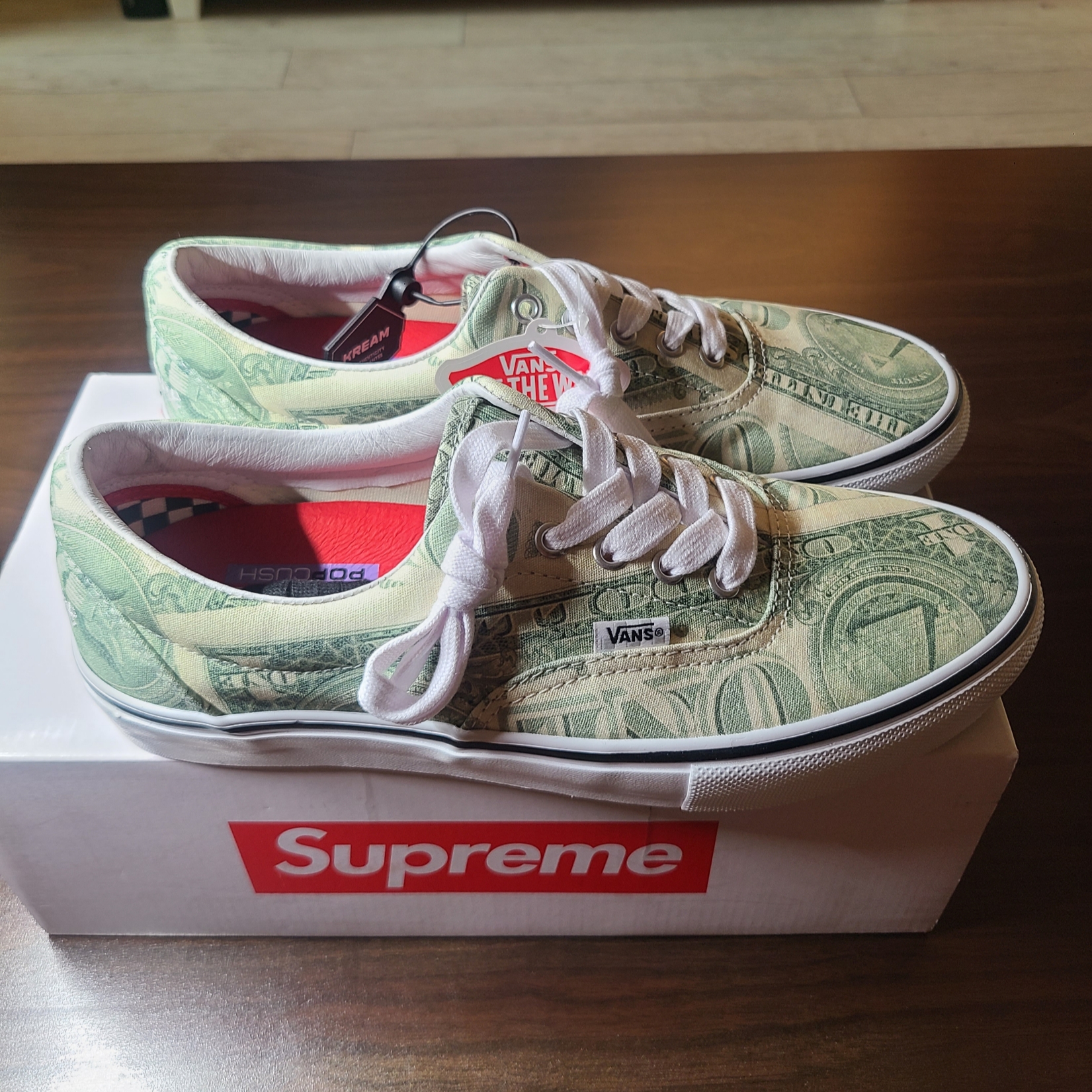 Vans x Supreme Era Dollar Green 착용 스타일 - 3