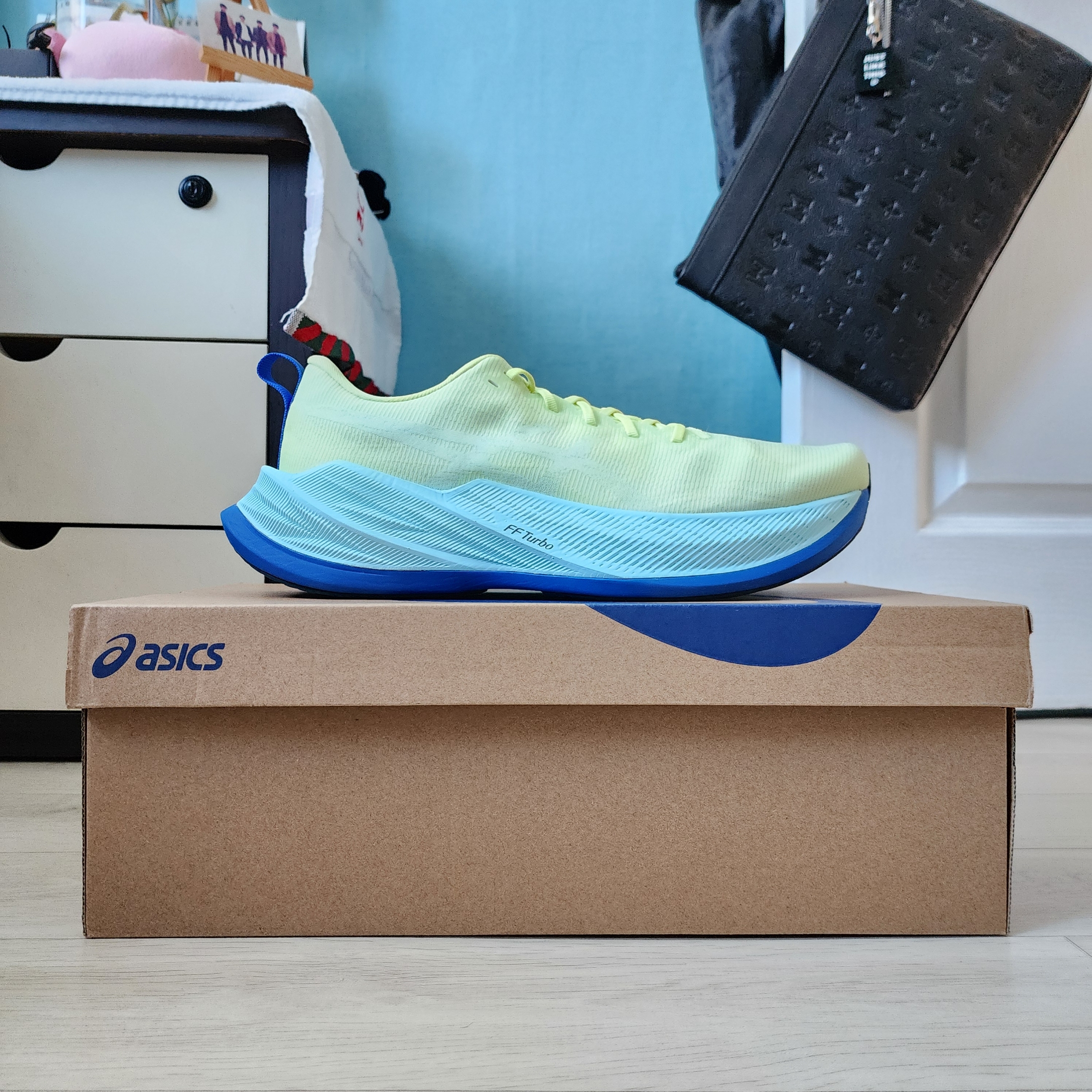 Asics Superblast Glow Yellow Aquamarine 착용 스타일