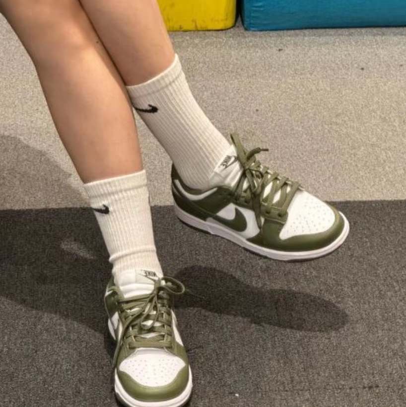 (W) Nike Dunk Low Medium Olive 착용 스타일