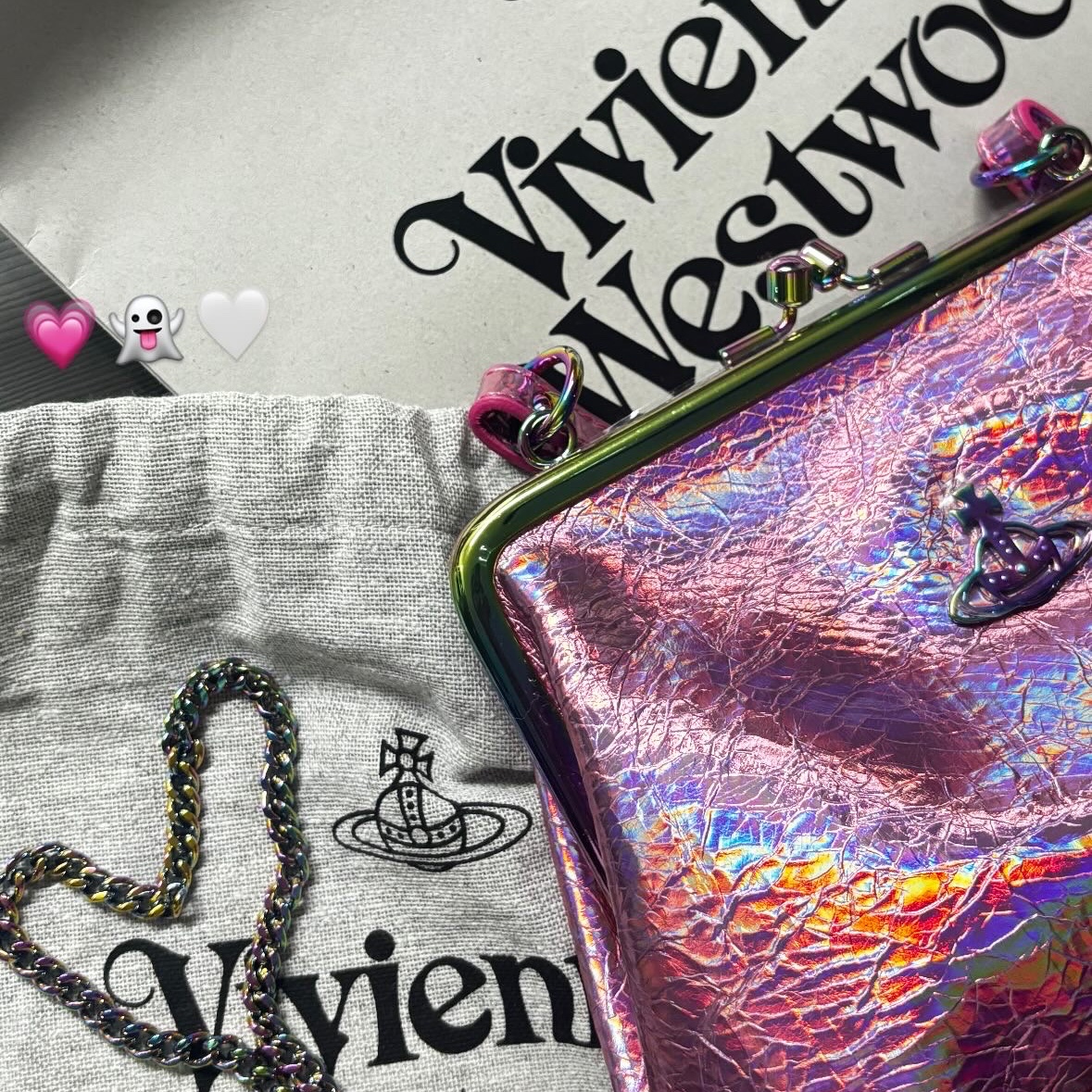 Vivienne Westwood Belle Heart Frame Purse Pink 착용 스타일