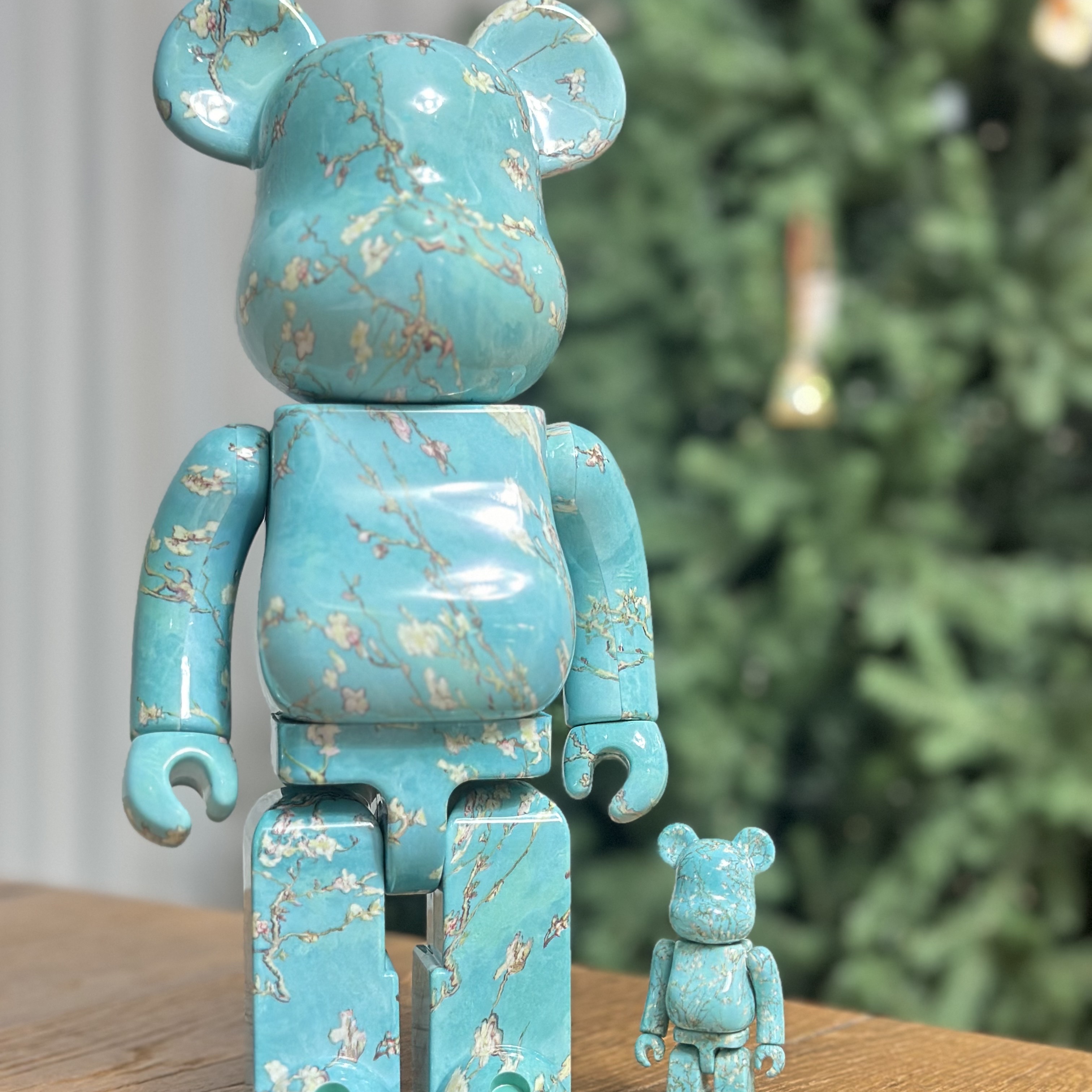Bearbrick x Vincent Van Gogh Museum Almond Blossom 100% & 400% Set 착용 스타일