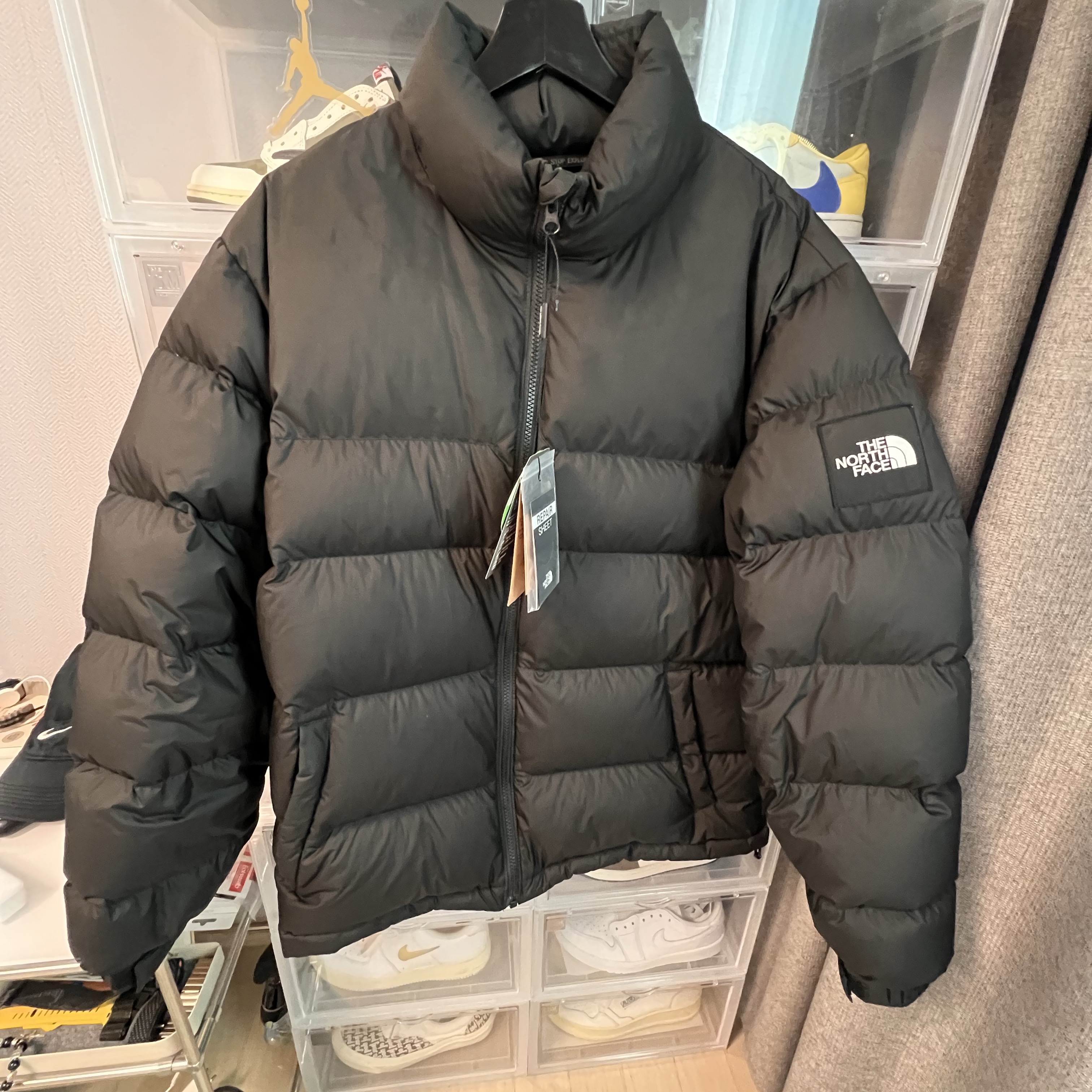 The North Face 1992 Nuptse Jacket Black 착용 스타일
