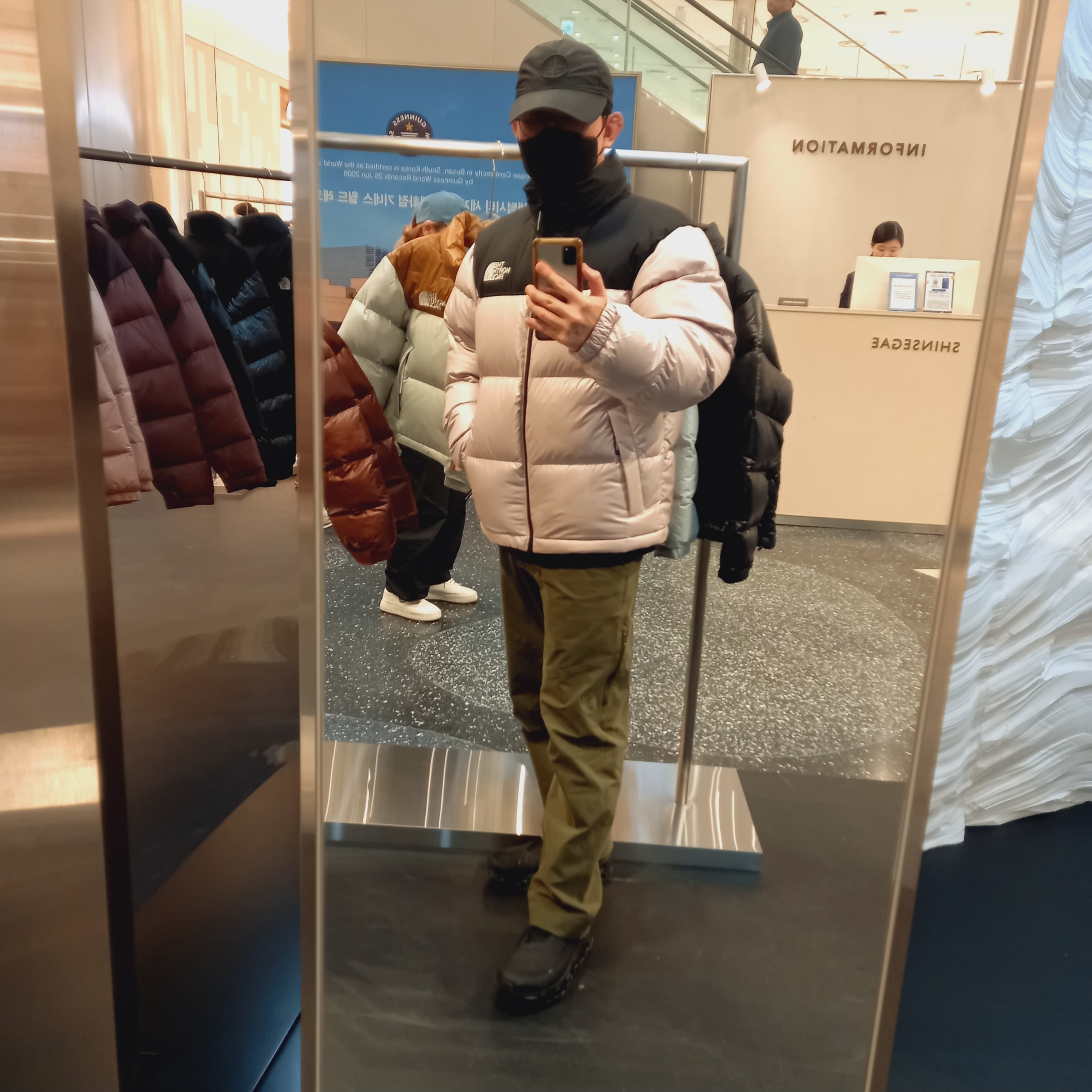 Arc'teryx Cronin Cotton Pants Tatsu, On Running x Post Archive Faction (Paf) Cloudmonster 2 Black Magnet 착용 스타일 - 5