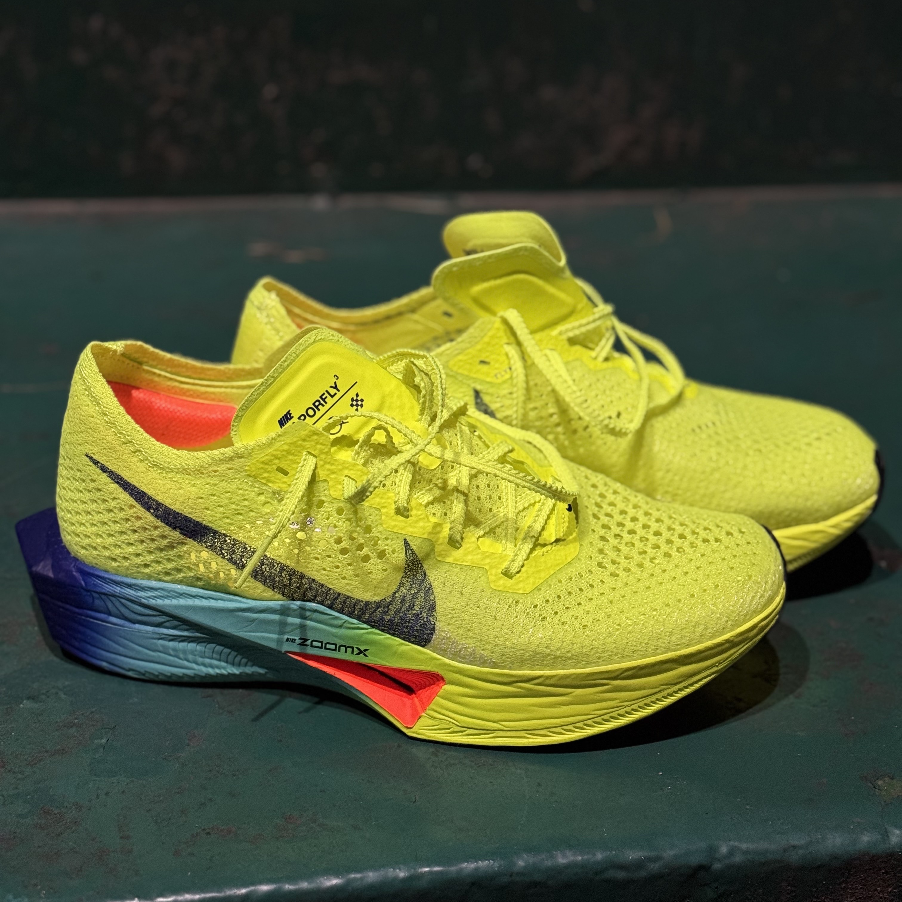 Nike ZoomX Vaporfly Next% 3 Volt Scream Green 착용 스타일 - 2