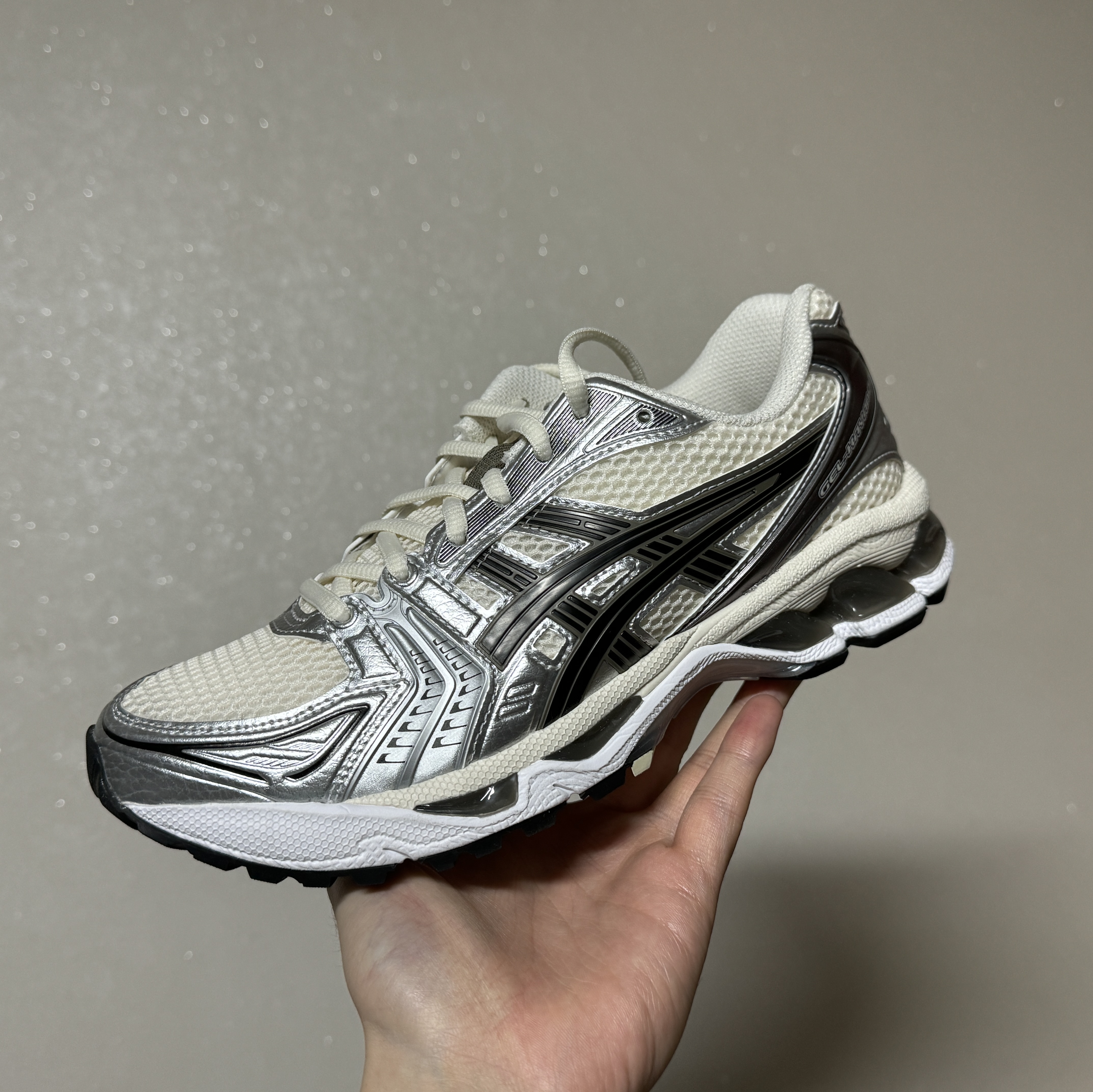 Asics Gel-Kayano 14 Cream Black 착용 스타일