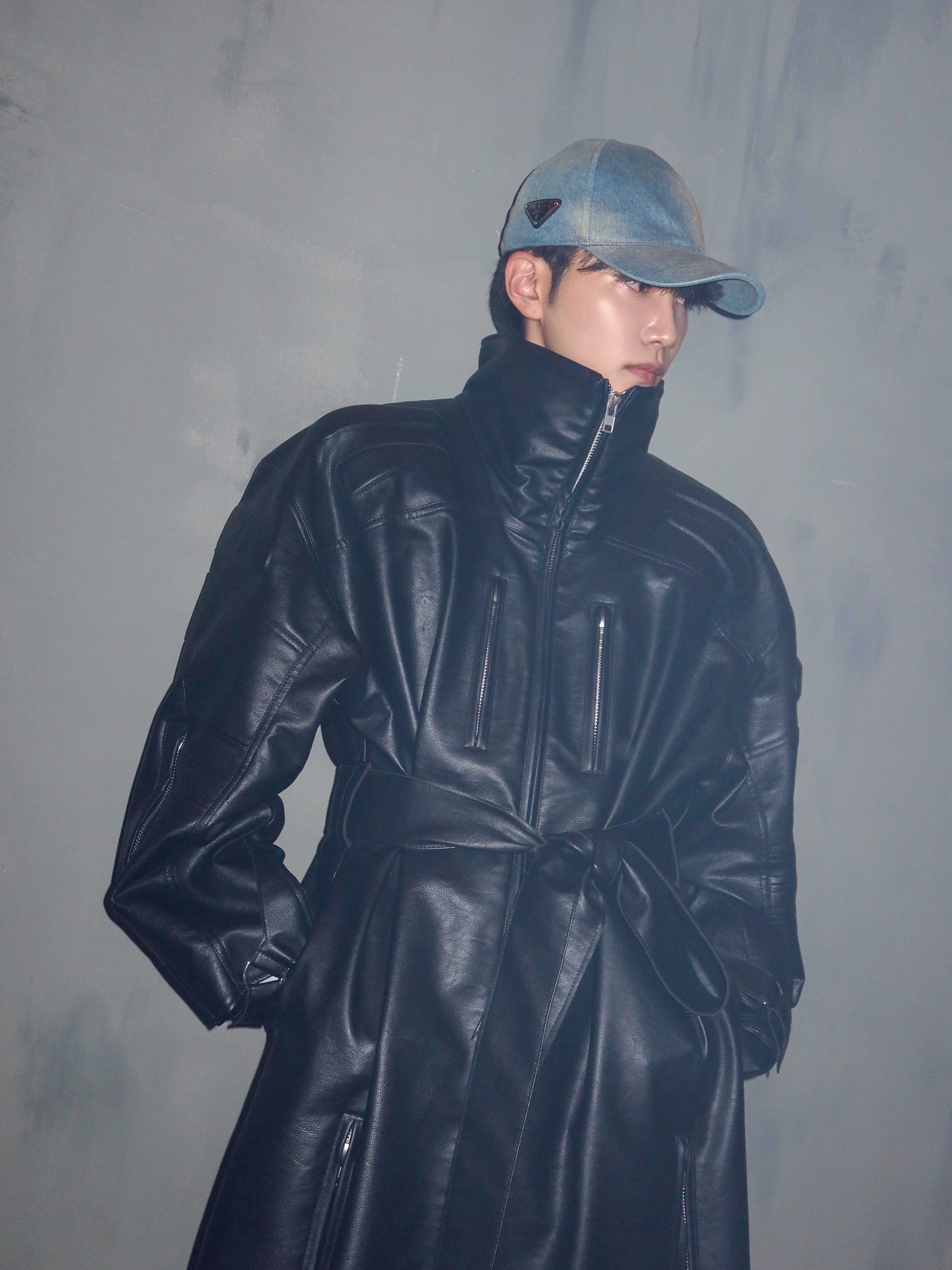 Prada Monolith Brushed Leather Loafers Black, Prada Denim Baseball Cap Light Blue 착용 스타일 - 4