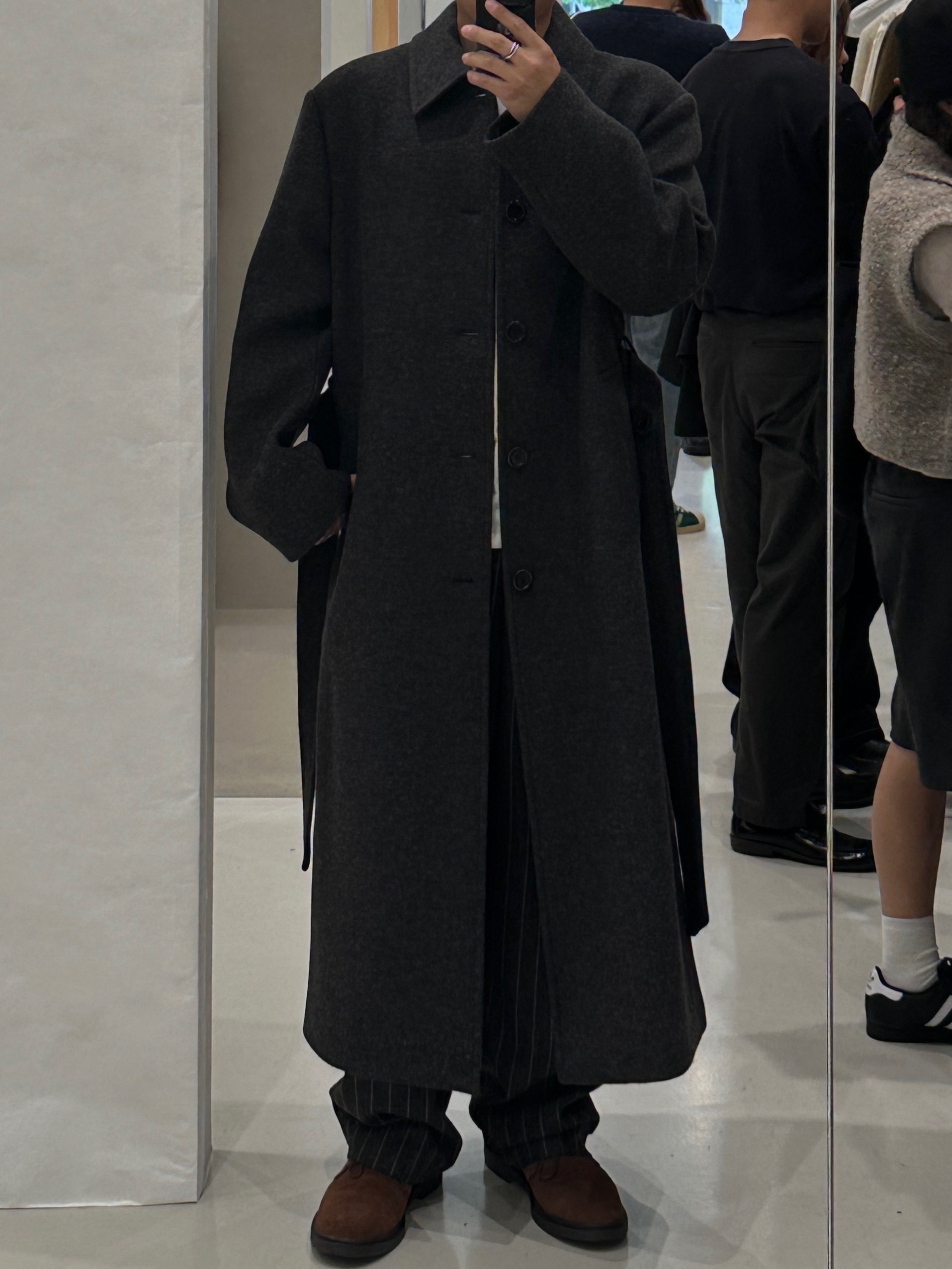 Amomento Mens Single Breasted Long Coat Charcoal - 24FW 착용 스타일 - 3