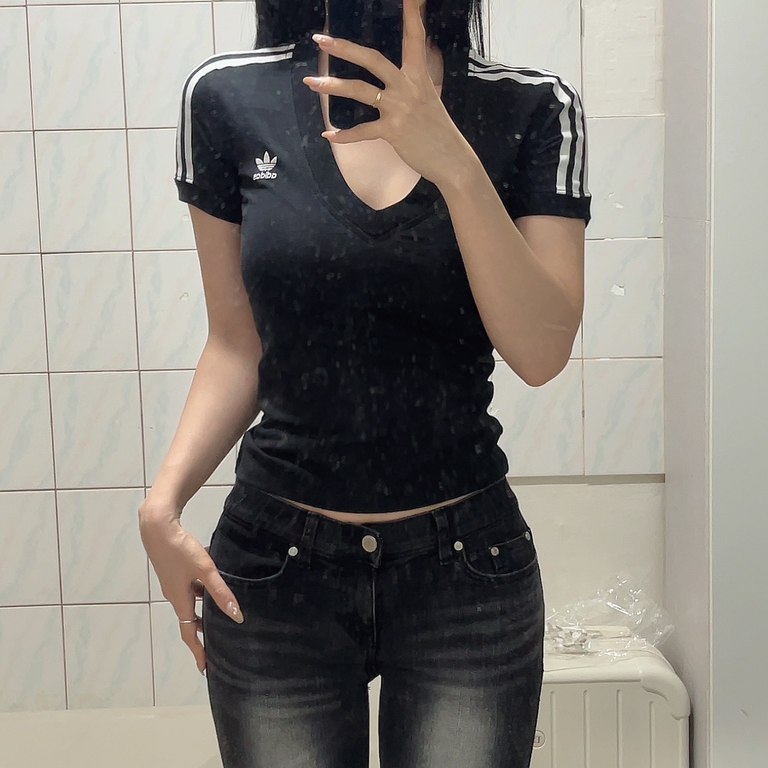 (W) Adidas 3-Stripes V-Neck Slim T-Shirt Black - KR Sizing 착용 스타일