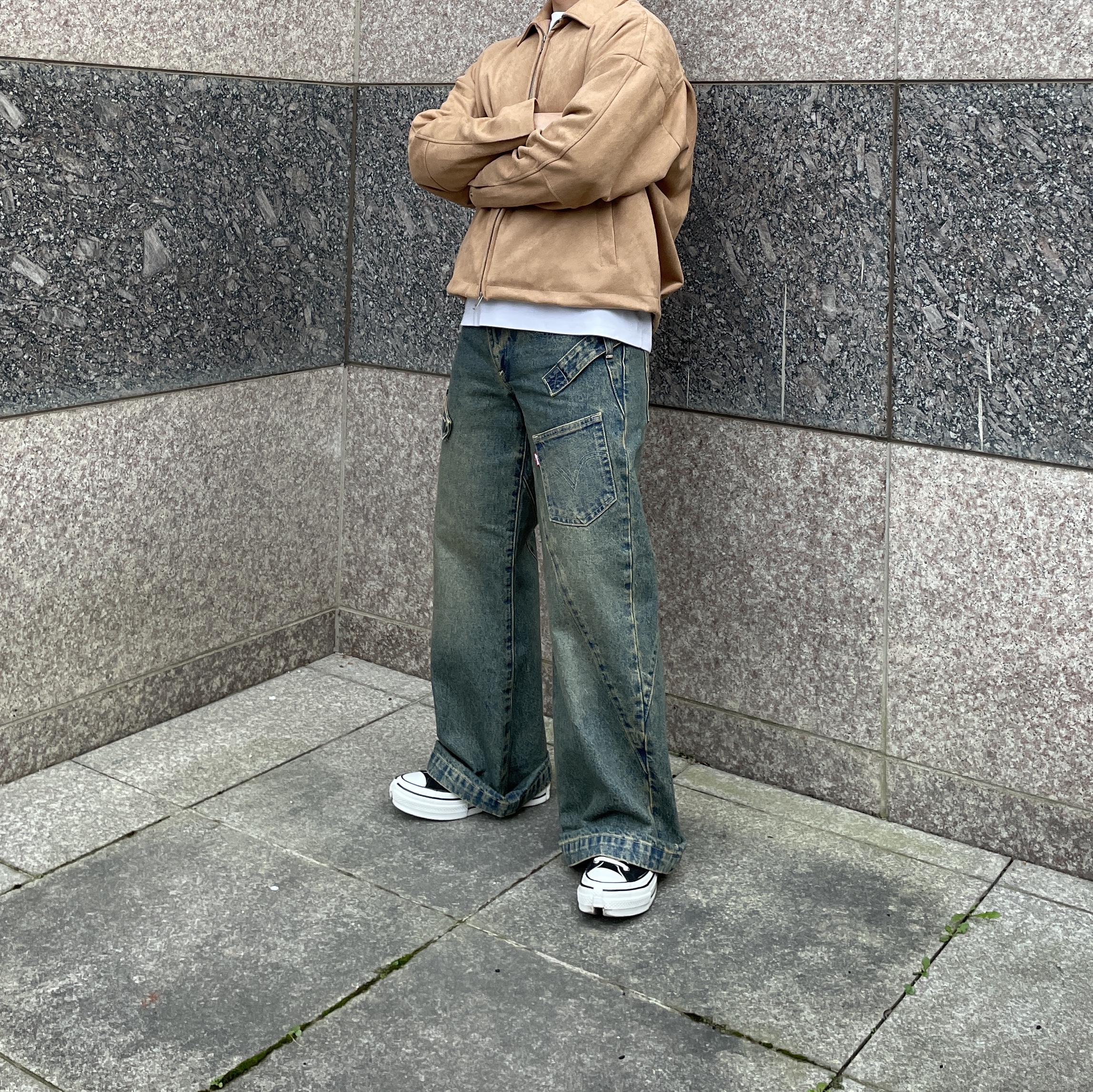 [KREAM 단독] ADSB Andersson Bell x Levi's Women Overlay Jean Tinted Indigo - 24FW, Converse x Feng Chen Wang Chuck 70 2-in-1 Natural Ivory Black 착용 스타일 - 3