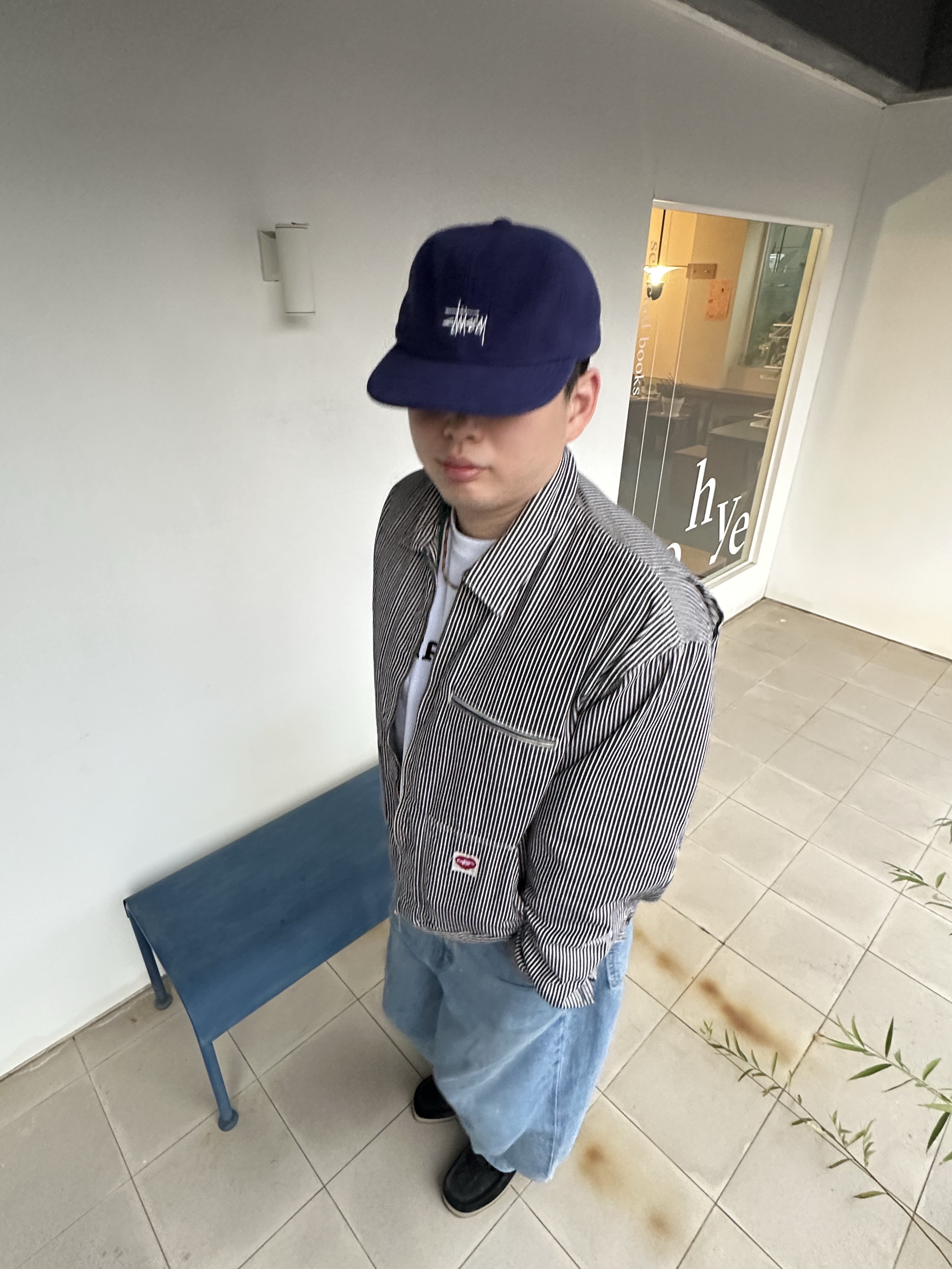 Carhartt WIP Terrell Jacket Dark Navy Wax, Human Made Graphic L/S T-Shirt White 착용 스타일