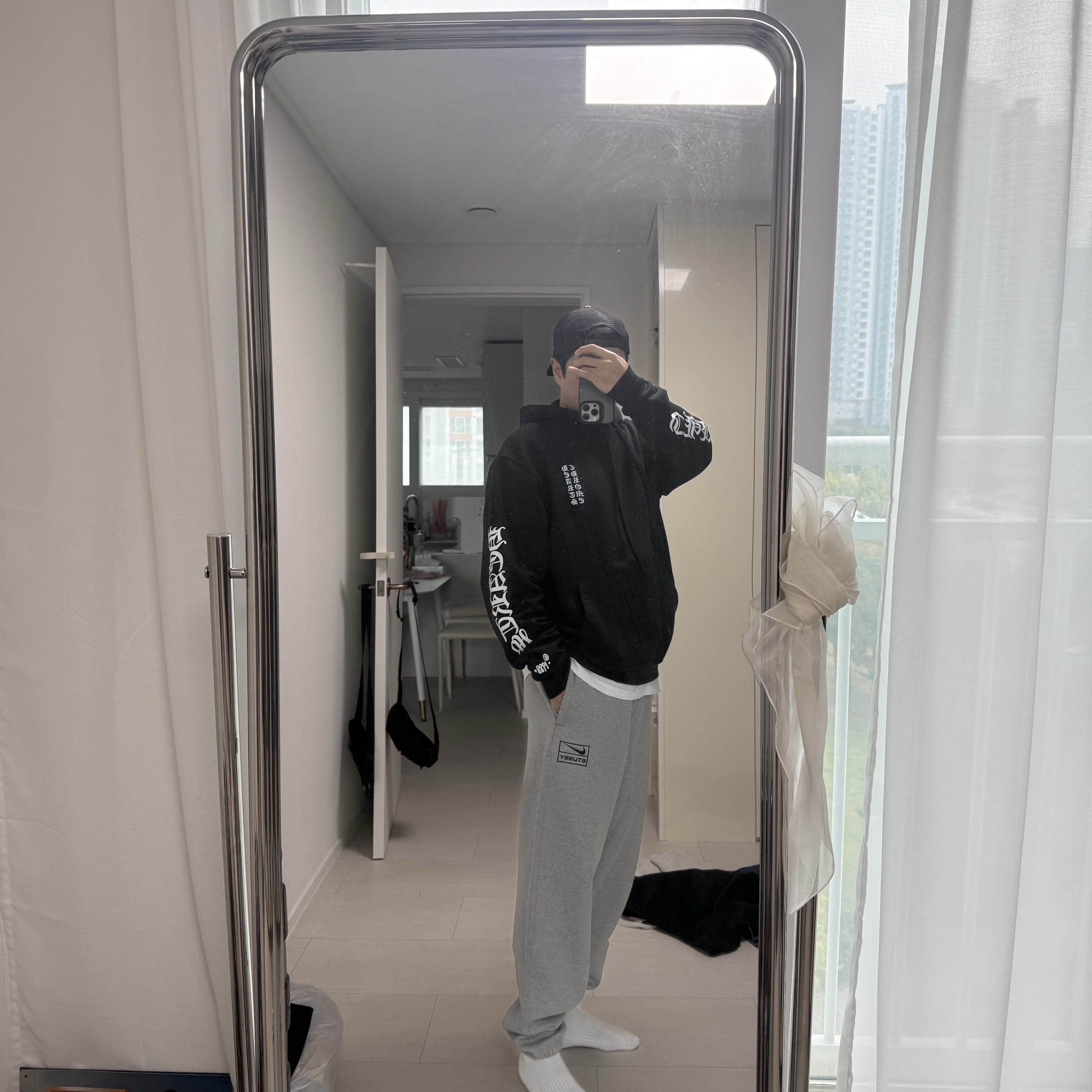 Nike x Stussy NRG RA Fleece Pants Dark Grey Heather (DJ9490-063) 착용 스타일 - 1