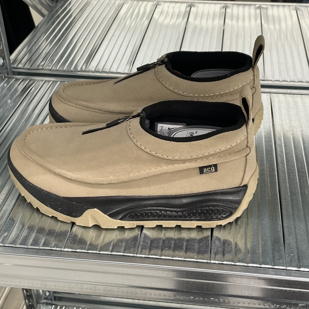 Nike ACG Izy Khaki and Black 착용 스타일