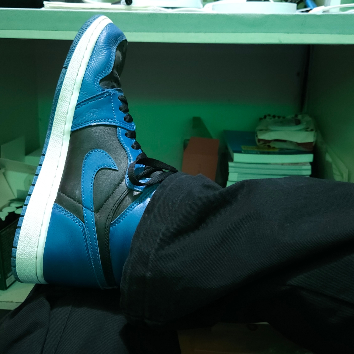 Jordan 1 Retro High OG Dark Marina Blue 착용 스타일 - 1