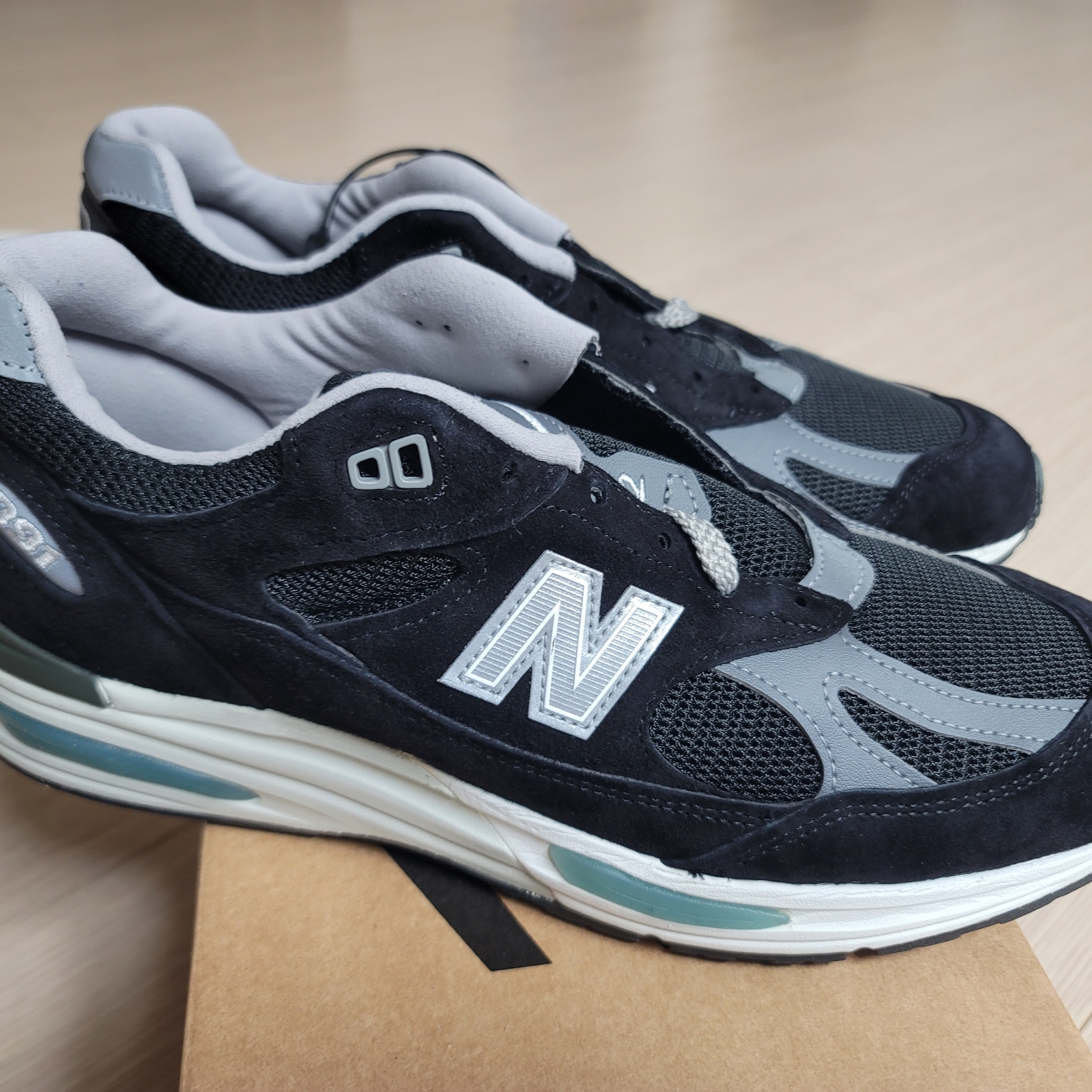 New Balance 991v2 Made in UK Black 착용 스타일