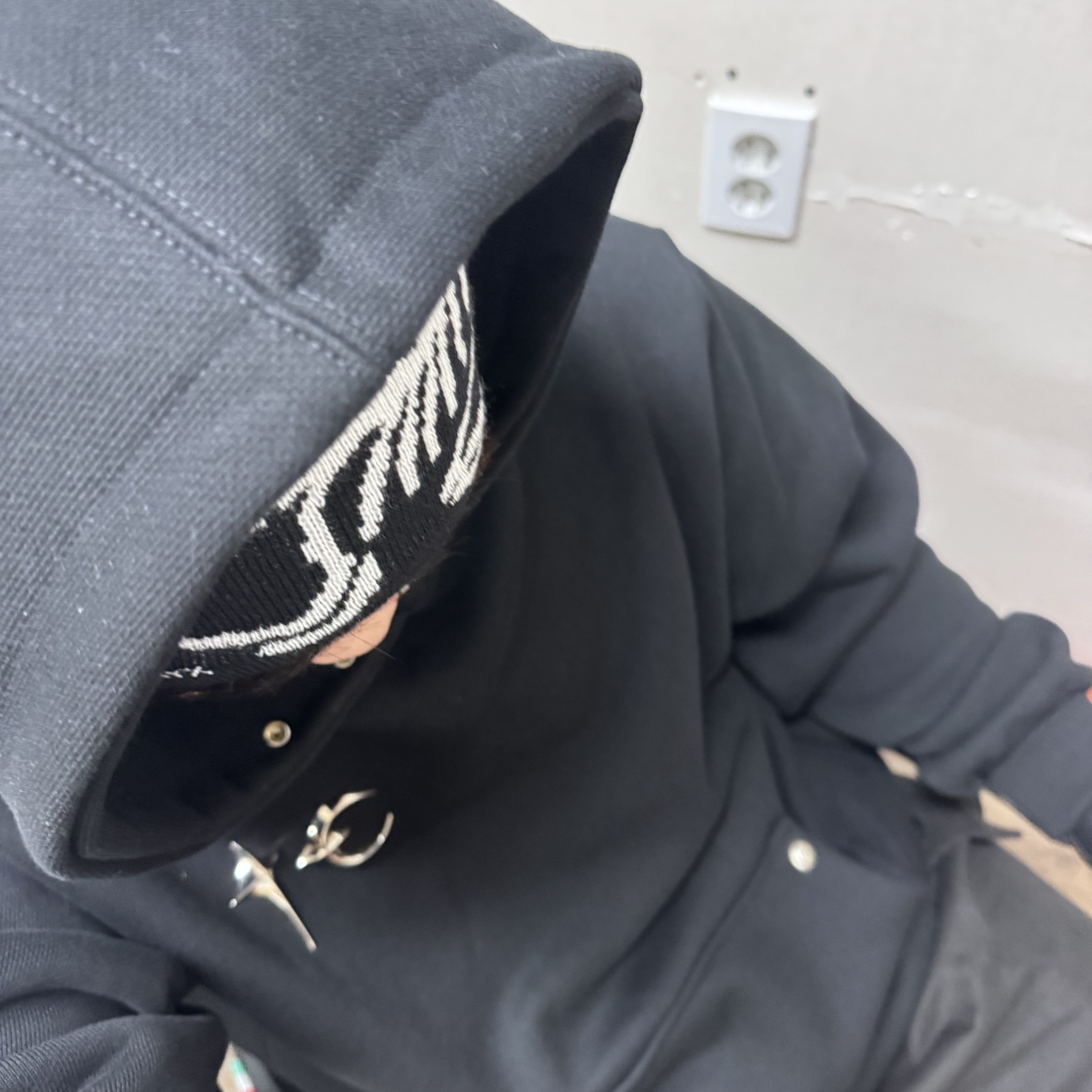 Arc'teryx Bird Head Toque Orca, Thug Club Armor Hoodie Black 착용 스타일