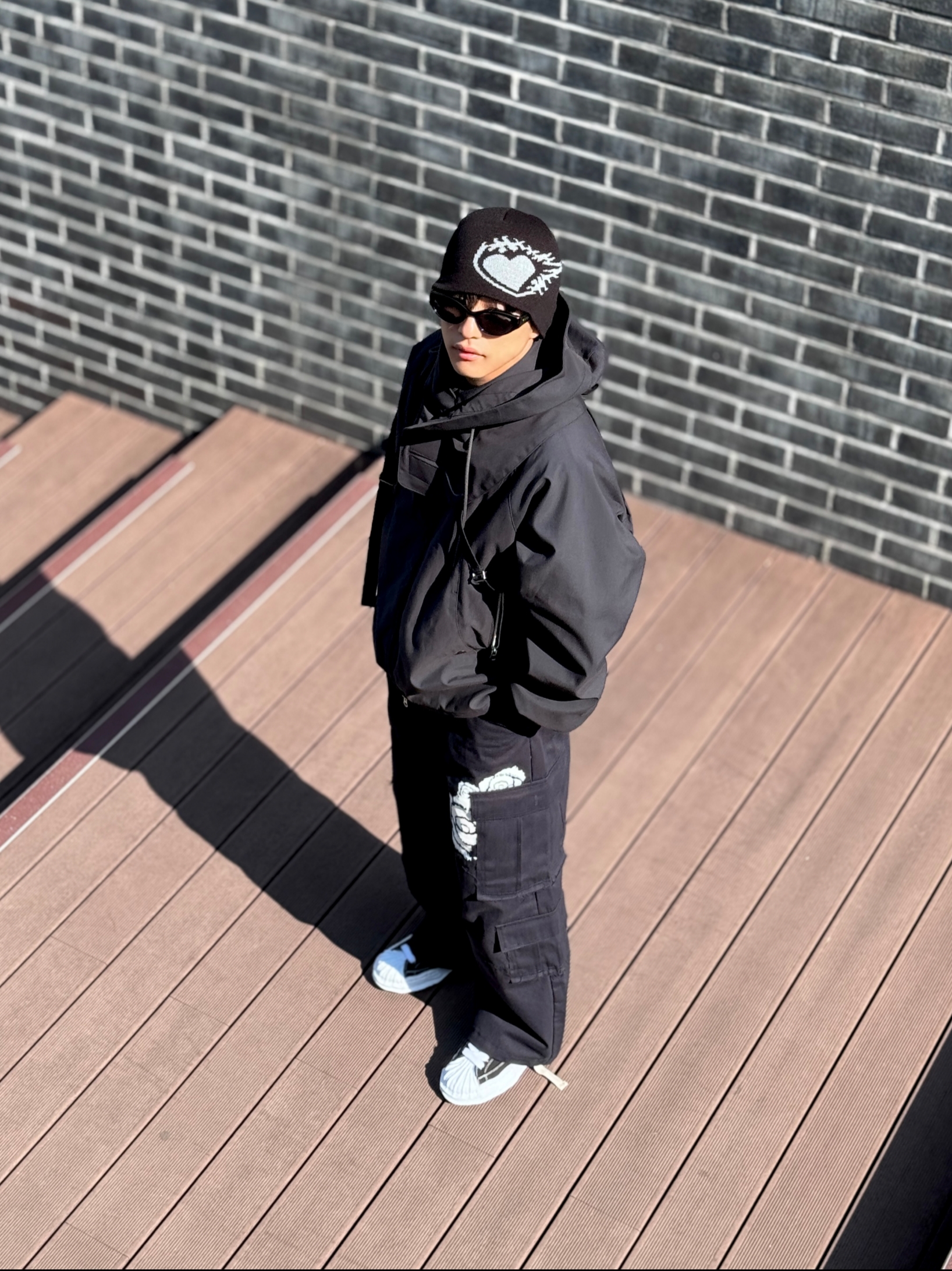 Maison Mihara Yasuhiro Blakey OG Sole Canvas Low-top Sneakers Black White, Louis Vuitton Monogram Chain Bracelet Silver 착용 스타일 - 2
