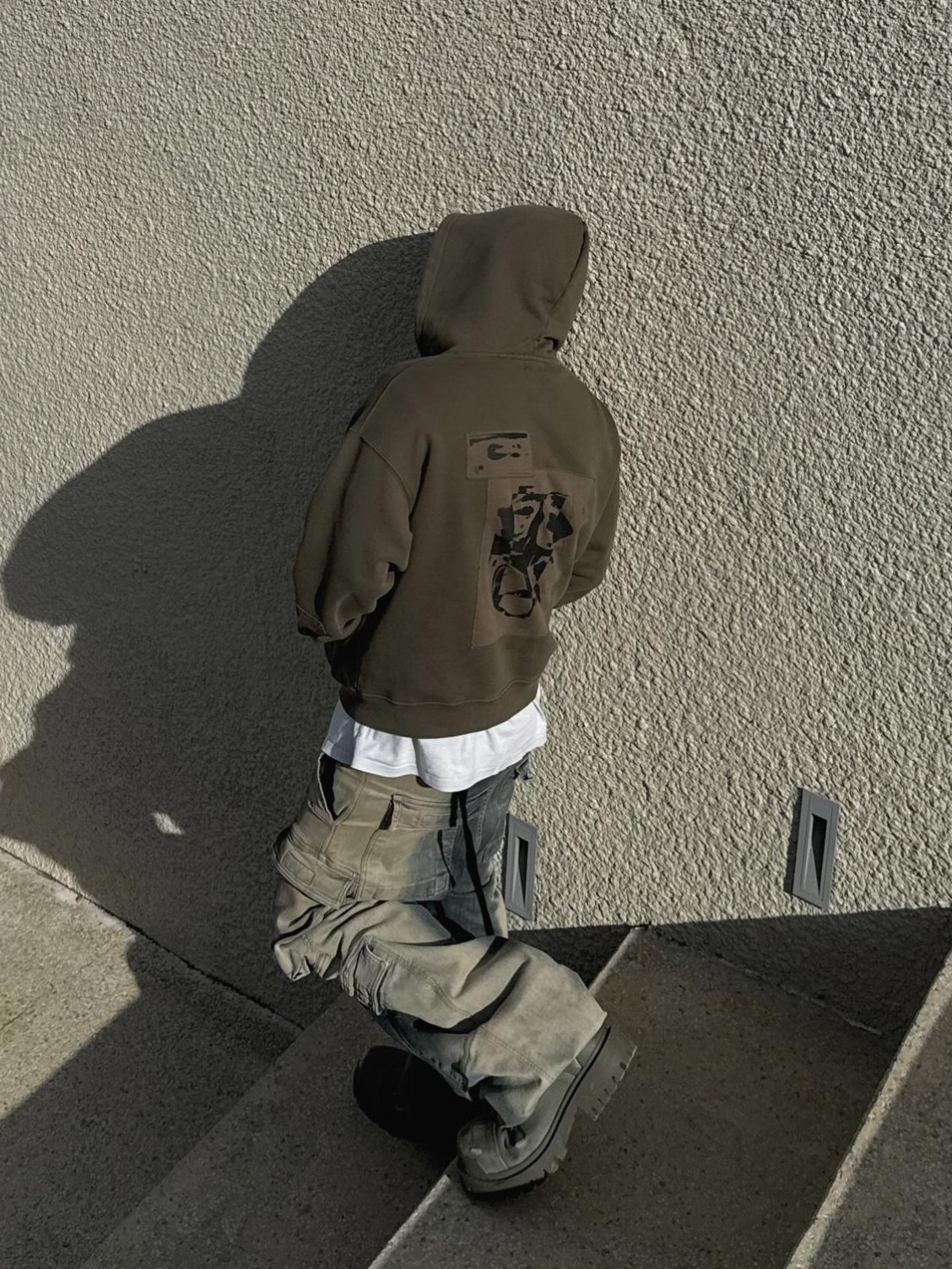 Rick Owens Double Cargo Jumbo Belas Jeans Mineral Pearl Degrade, Balenciaga Combat Strike 20mm Boot Kaki 착용 스타일