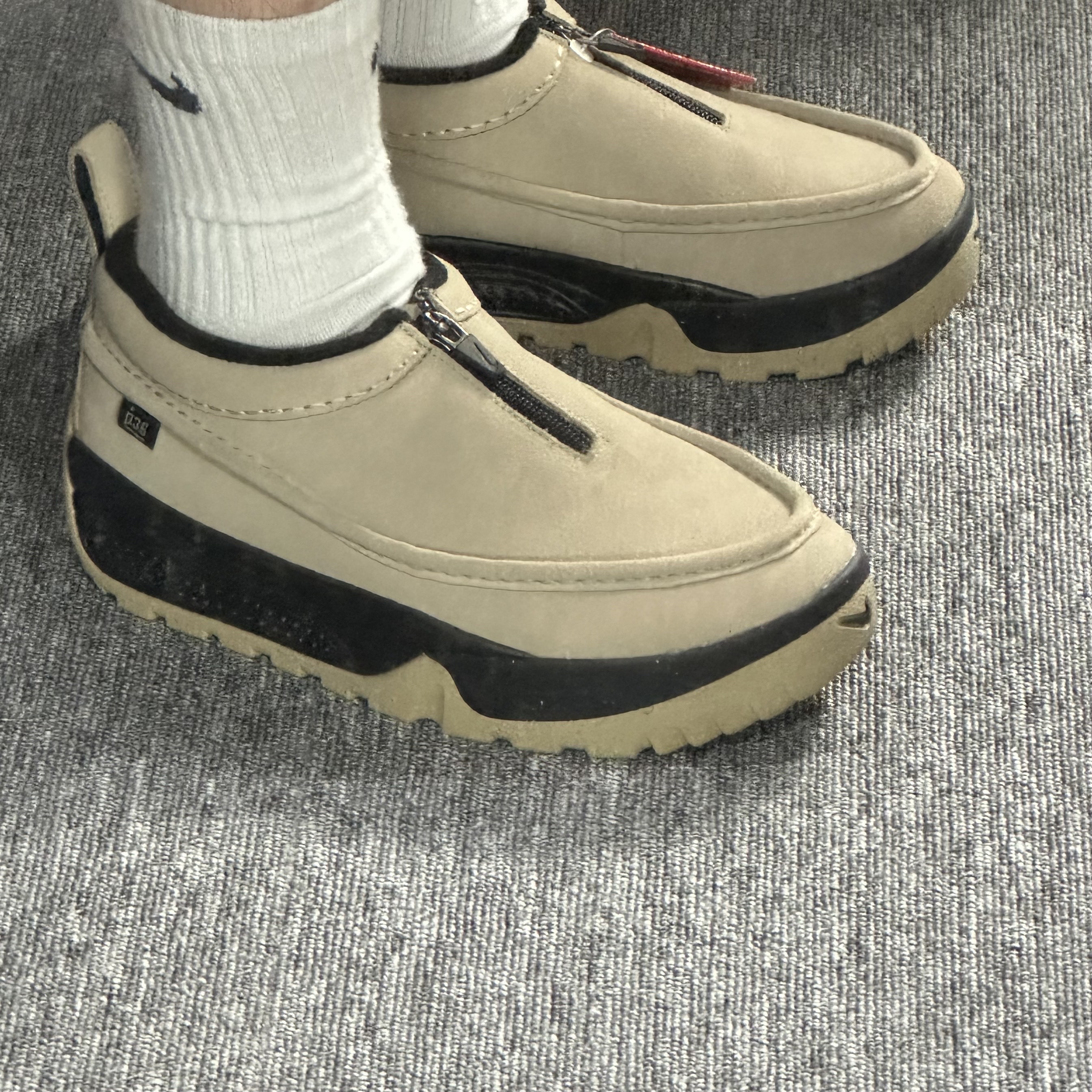 Nike ACG Izy Khaki and Black 착용 스타일