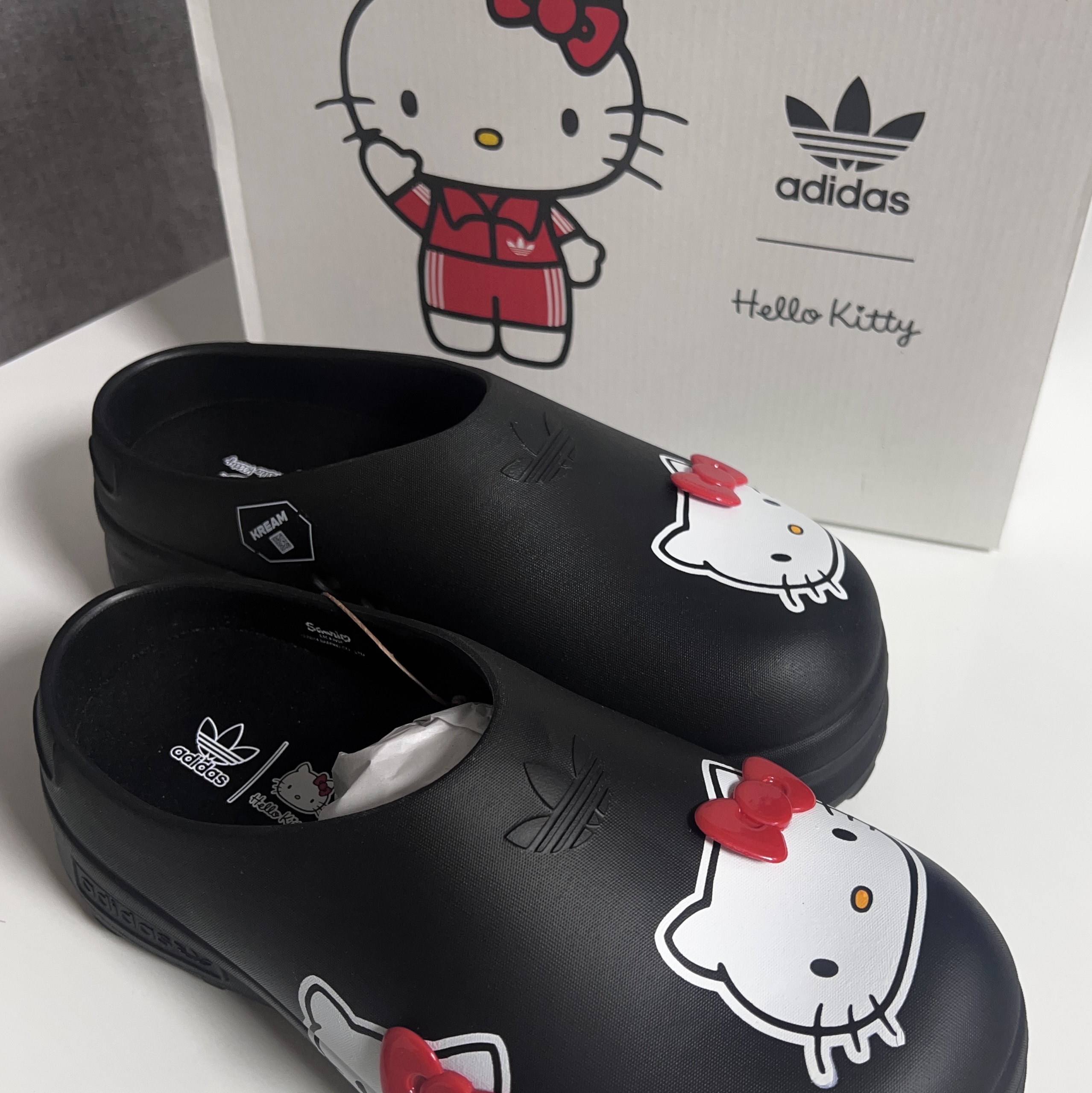 (W) Adidas x Hello Kitty Adifom Stan Smith Mules Core Black Red Cloud White 착용 스타일 - 2