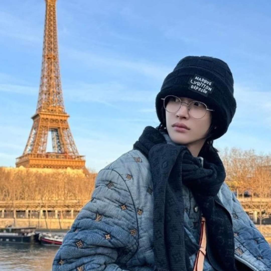 (W) Louis Vuitton Headline Beanie Beige Rose, Louis Vuitton Pearls Beanie Black 착용 스타일 - 6