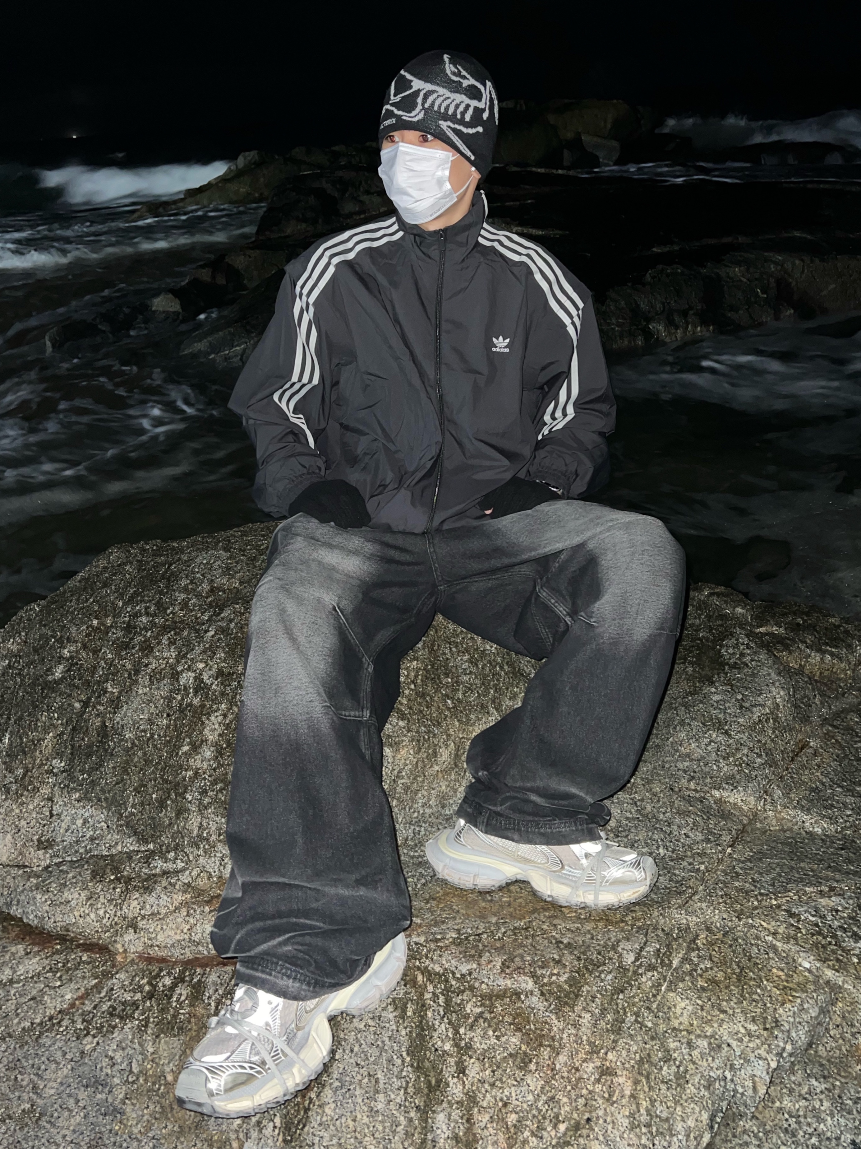 Arc'teryx Bird Head Toque Orca, (W) Adidas Adilenium Season 2 Oversized Zip Track Top Gender Neutral Black - KR Sizing 착용 스타일 - 1