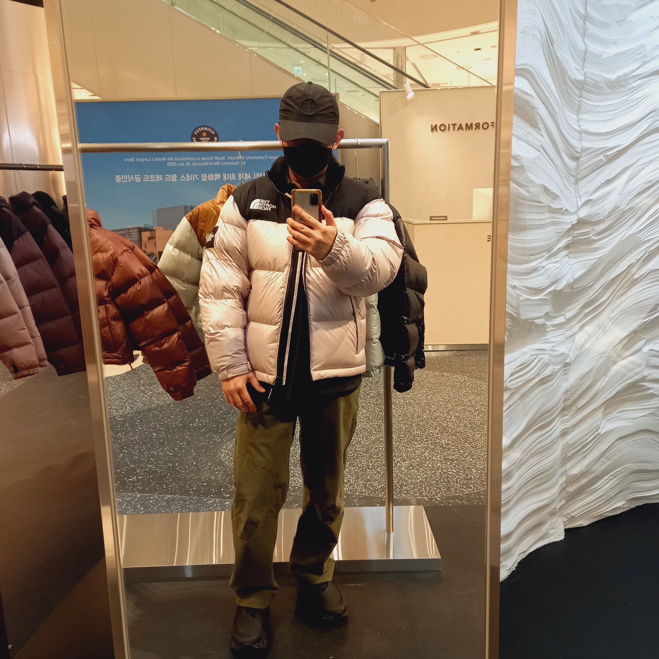 Arc'teryx Cronin Cotton Pants Tatsu, On Running x Post Archive Faction (Paf) Cloudmonster 2 Black Magnet 착용 스타일 - 2
