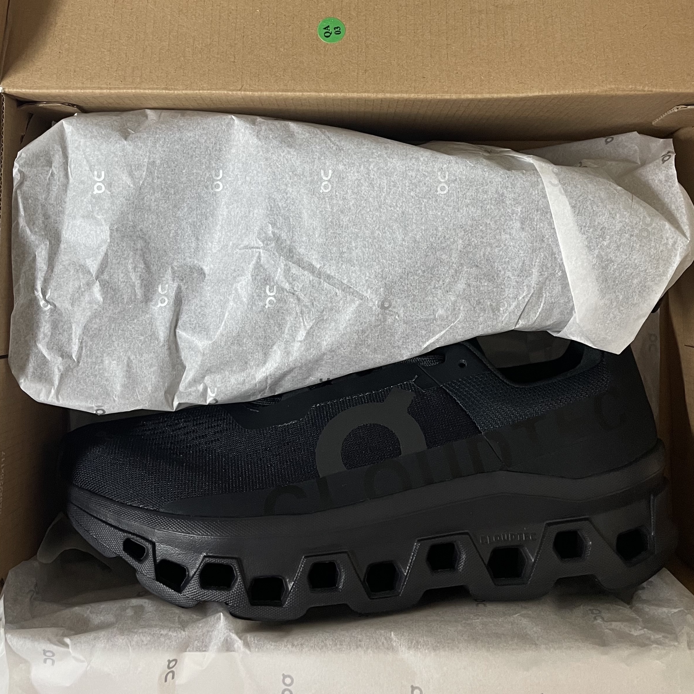 On Running Cloudmonster All Black 착용 스타일