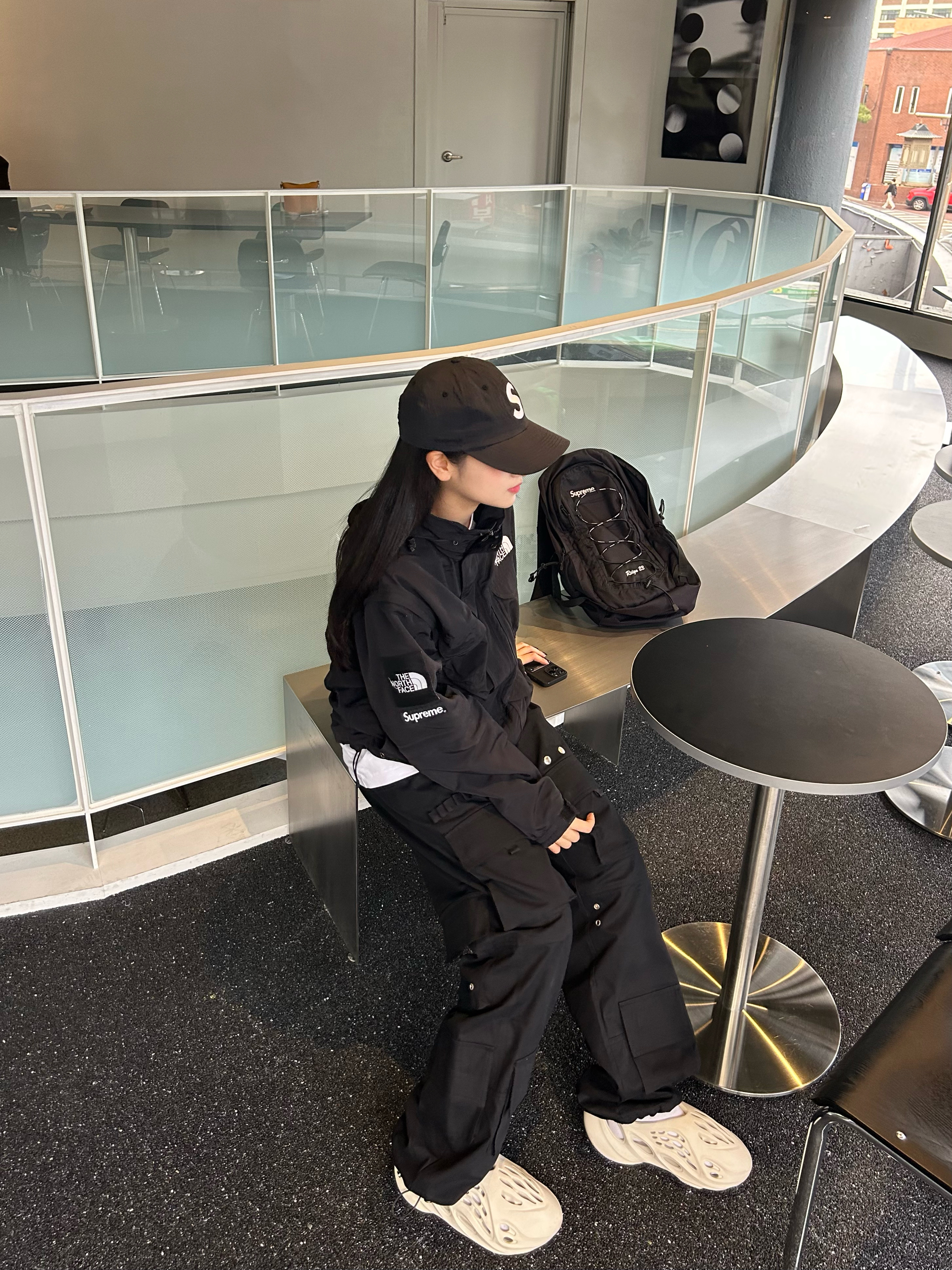 Supreme x The North Face Trekking Convertible Jacket Black - 22SS, Supreme Backpack Black - 22SS 착용 스타일