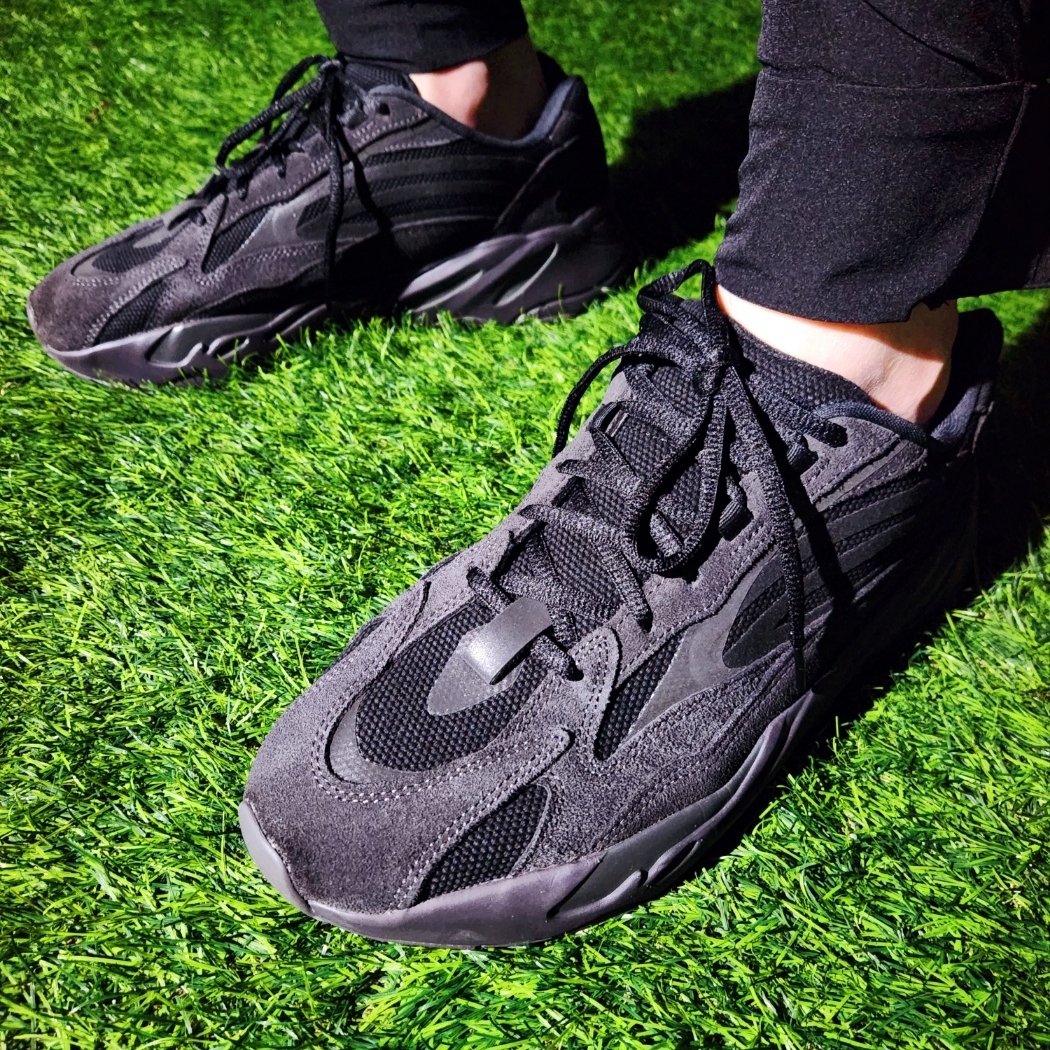 Essentials The Black Collection T-Shirt Black - 23SS, Adidas Yeezy Boost 700 V2 Vanta 2019 착용 스타일 - 5