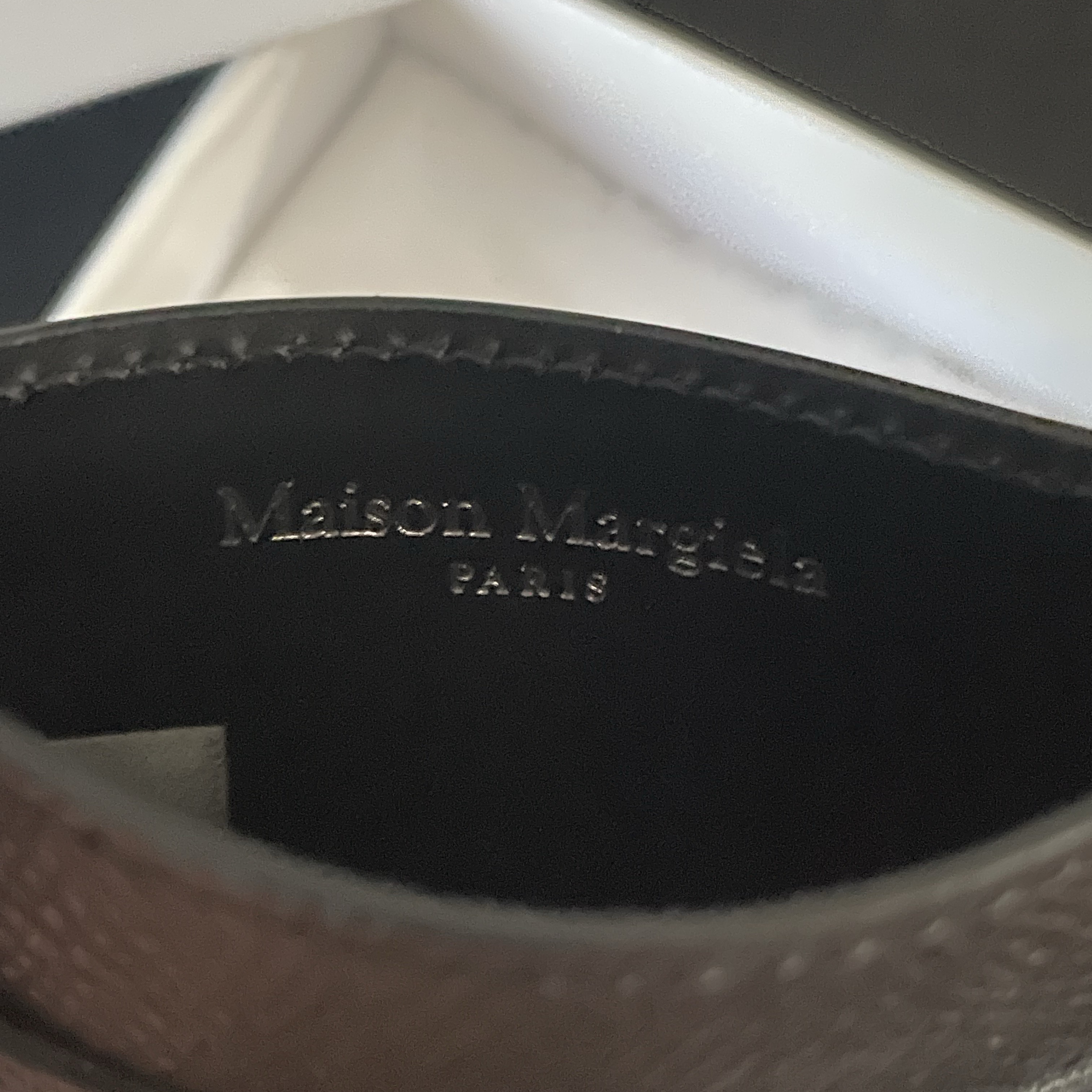 Maison Margiela Four Stitch Card Holder Black 착용 스타일 - 3