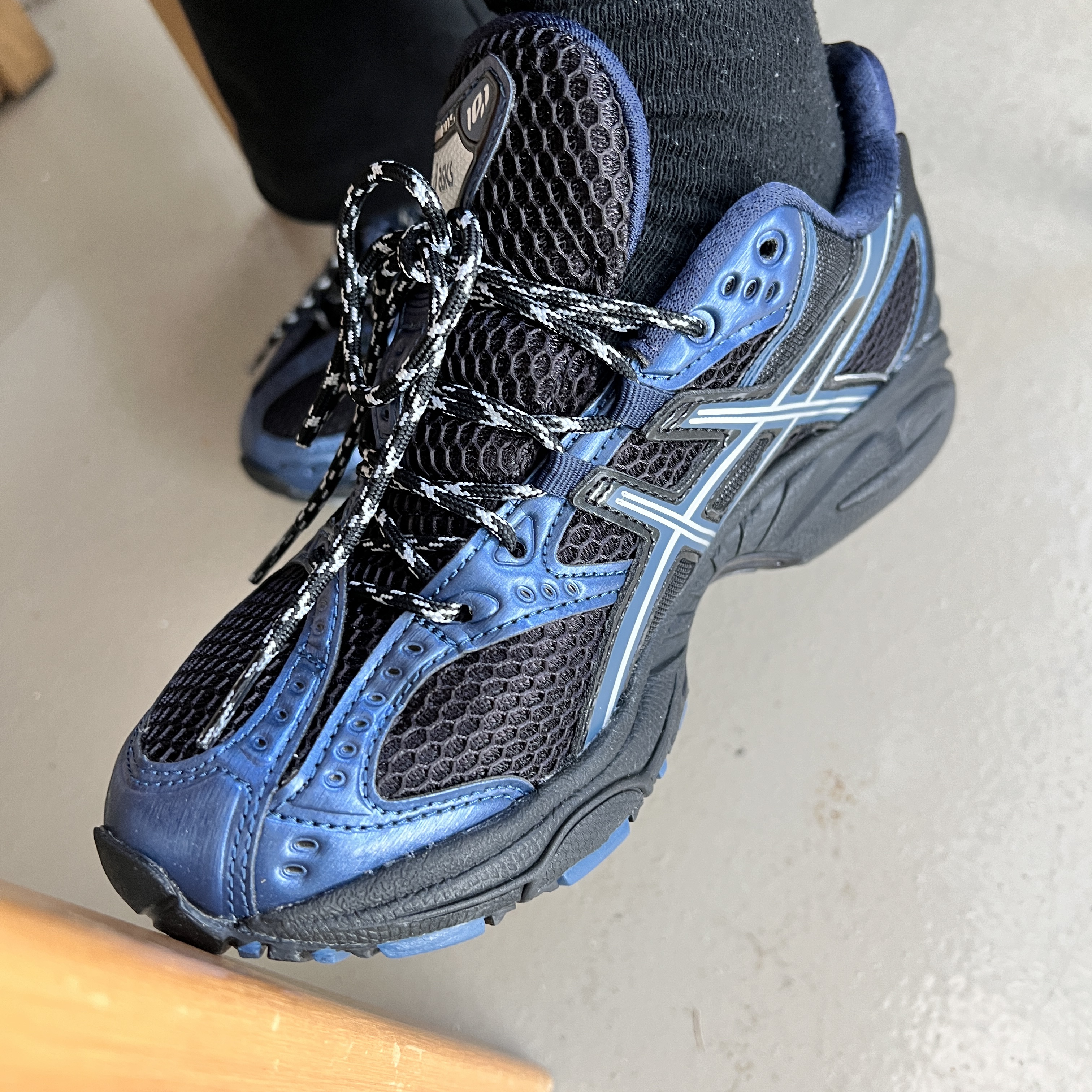 Asics Gel-Nimbus 10.1 Black Grand Shark 착용 스타일