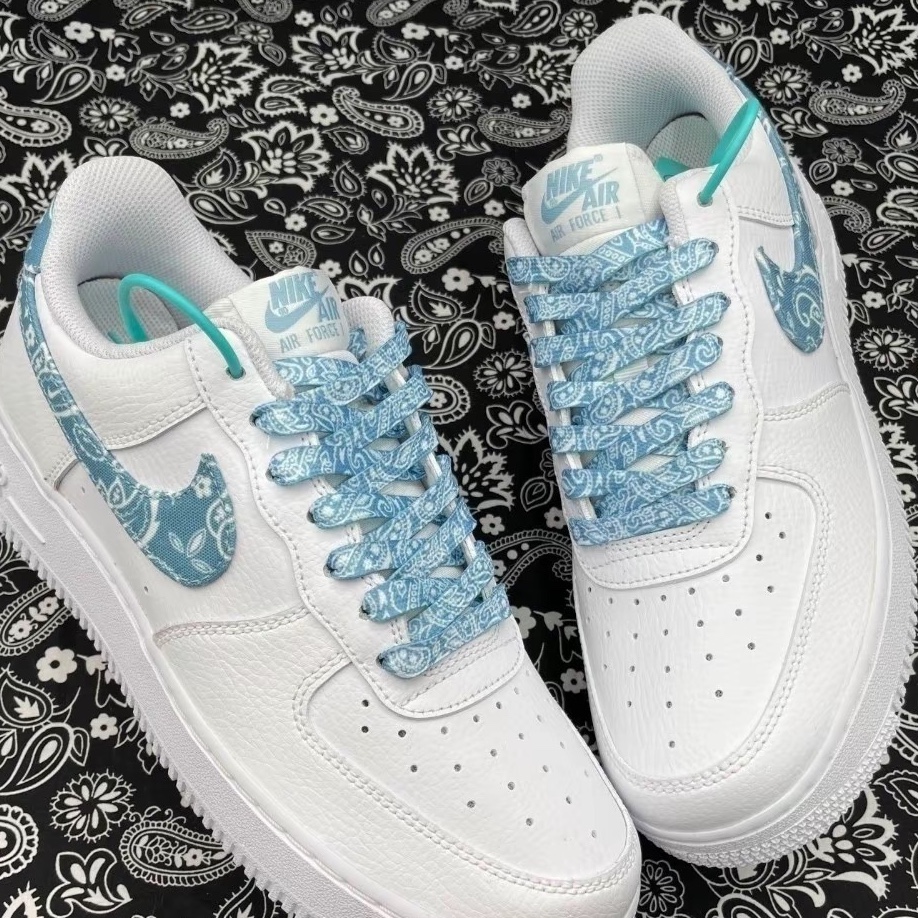 (W) Nike Air Force 1 '07 Essential Paisley Swoosh White Worn Blue 착용 스타일 - 1