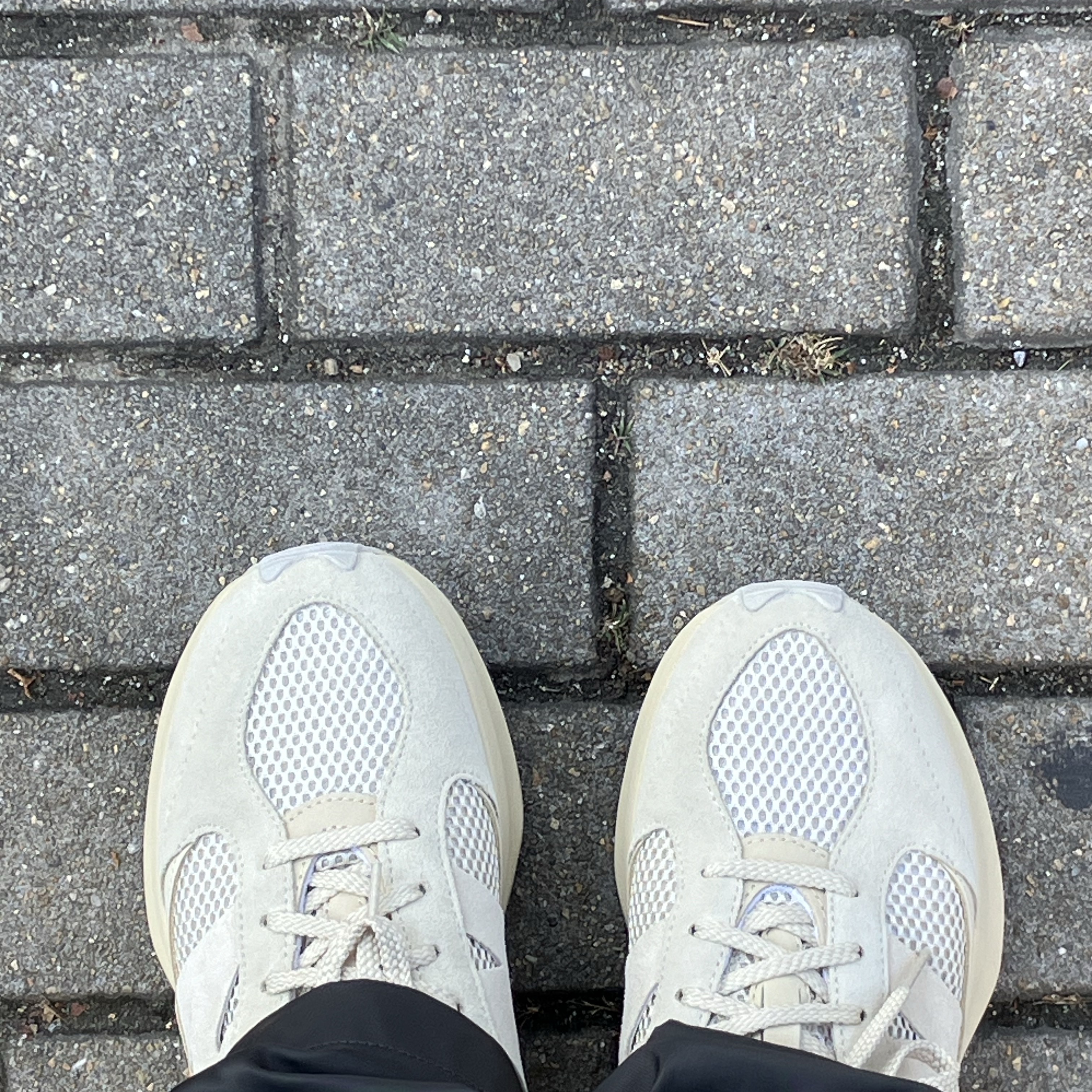 New Balance x Auralee WRPD Runner Bone Timberwolf, Essentials Relaxed Nylon Trousers Iron - 22SS 착용 스타일