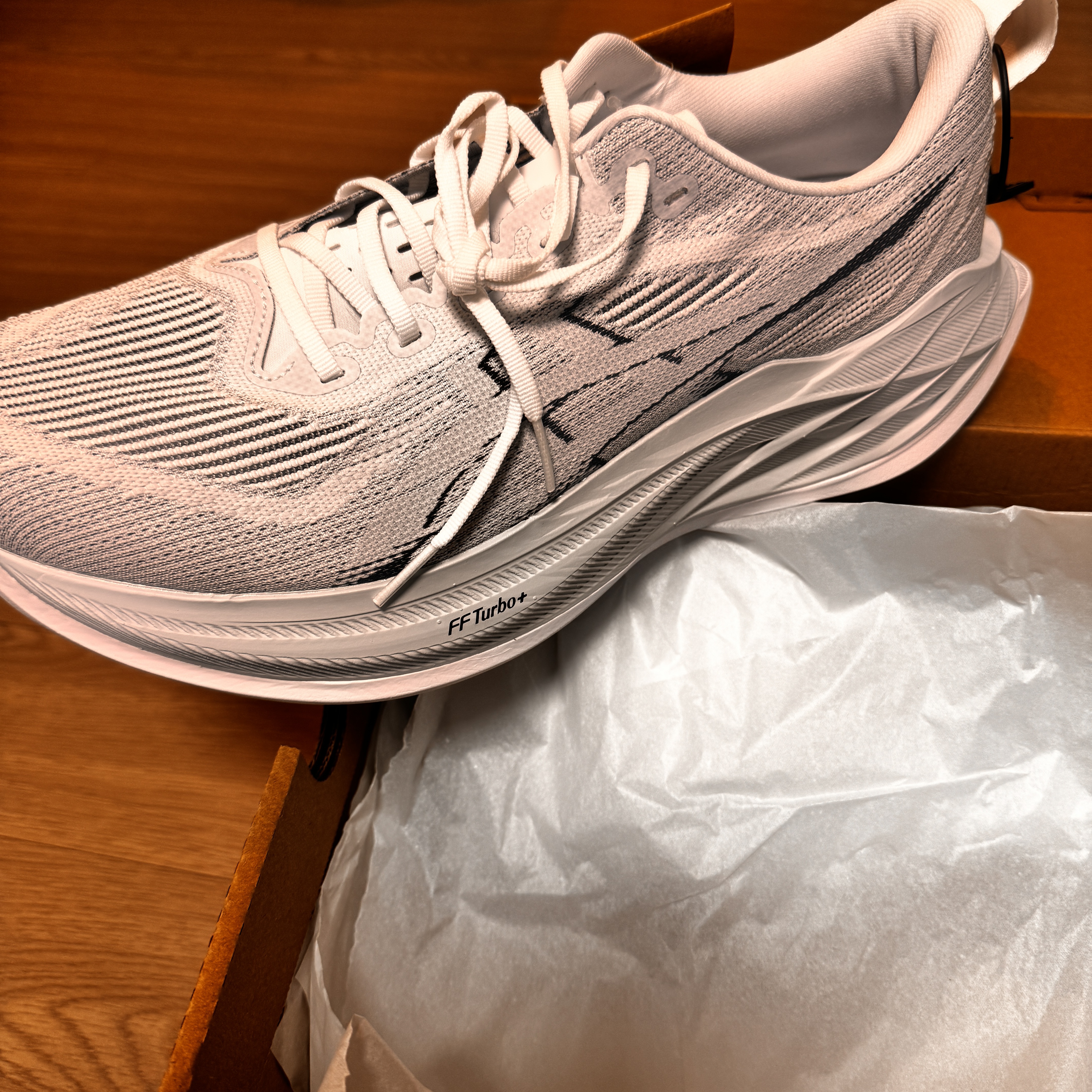 Asics Superblast 2 White Cool Grey 착용 스타일 - 3