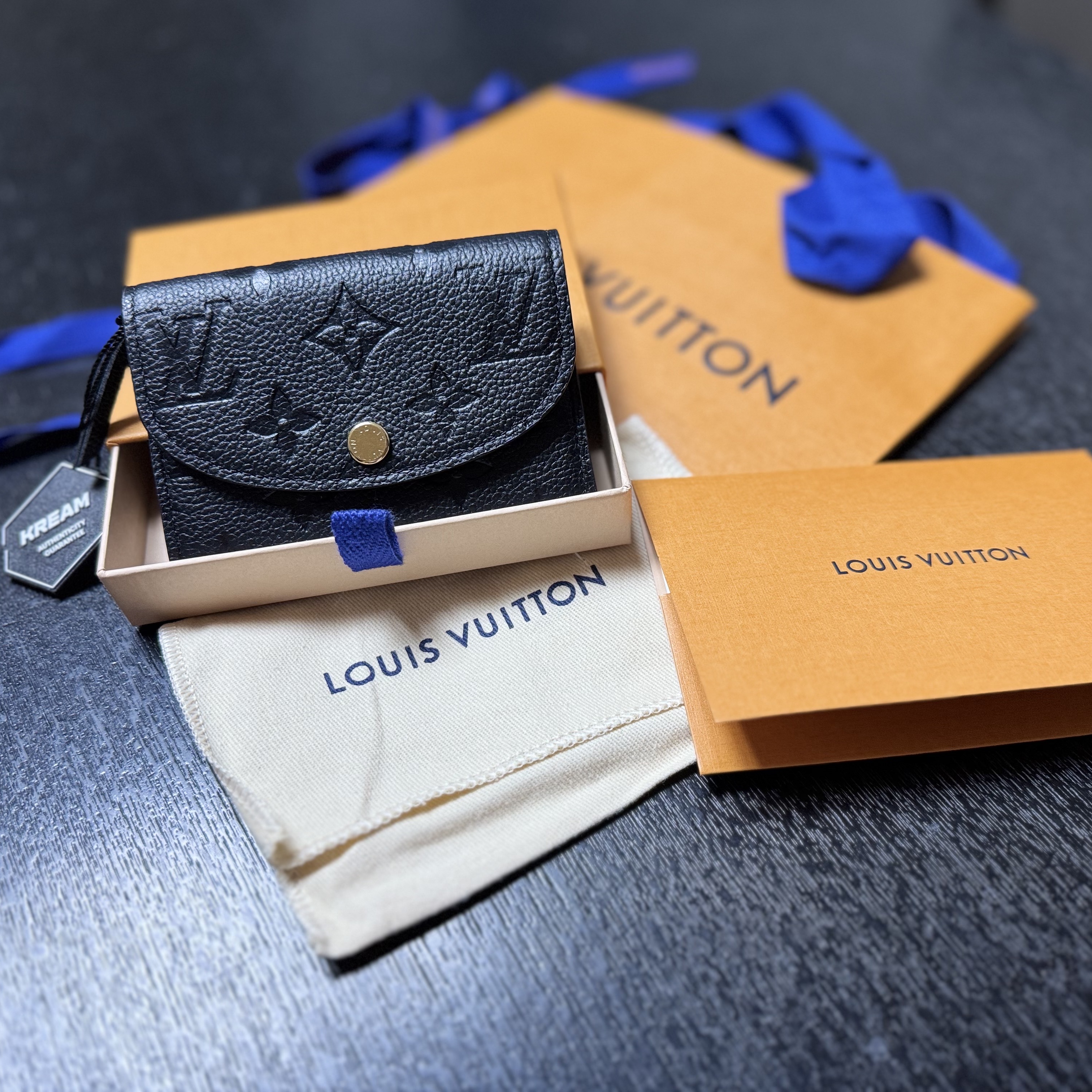 Louis Vuitton Rosalie Coin Purse Monogram Black 착용 스타일