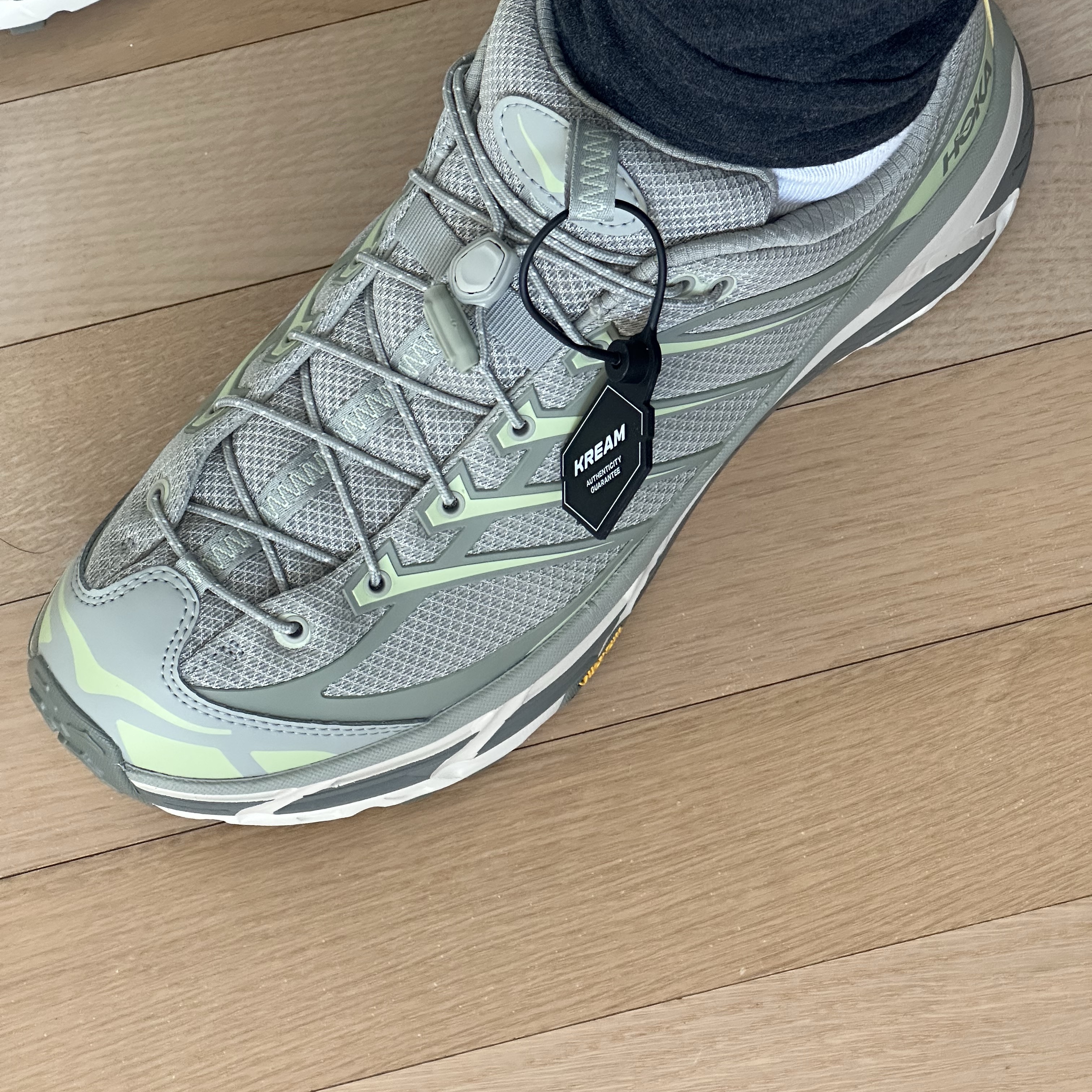 Hoka Mafate Three 2 Barely Seed Green 착용 스타일 - 5