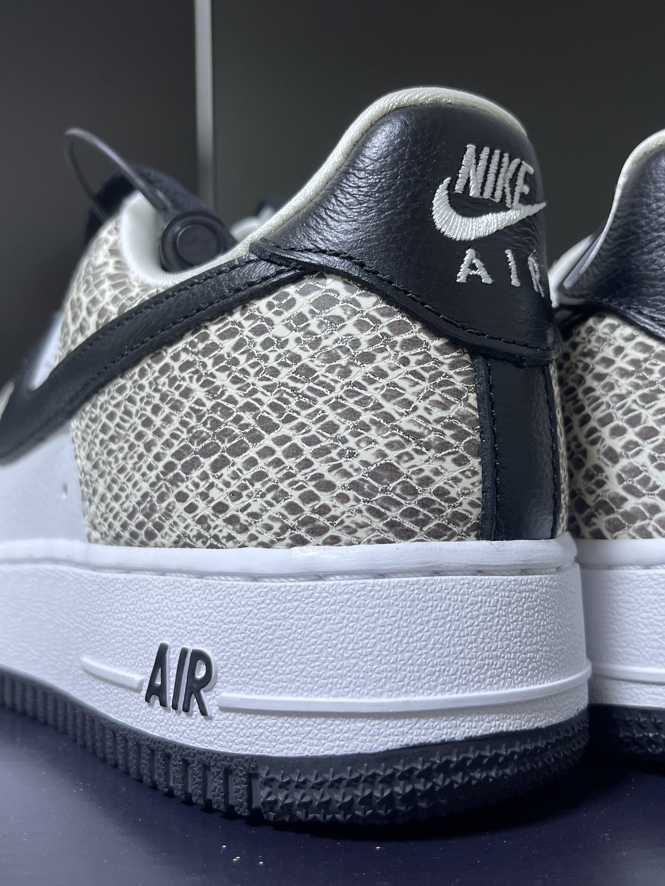 Nike Air Force 1 Low Retro Cocoa Snake 2018 착용 스타일 - 2