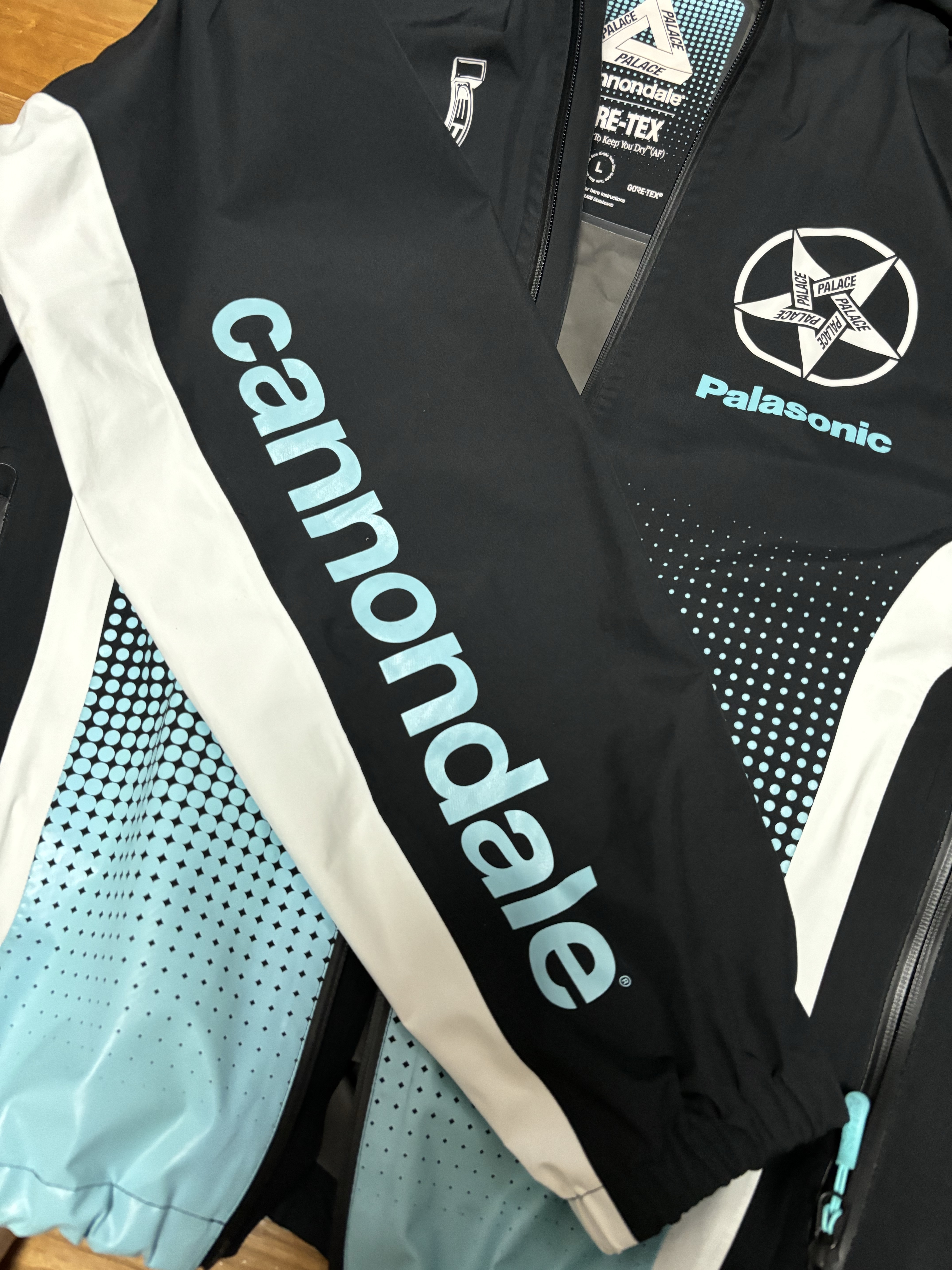 Palace x Cannondale Mad Boy Gore-Tex Paclite Jacket Black Mint - 21FW, Palace x Cannondale Mad Boy 6-Panel Black - 21FW 착용 스타일 - 4