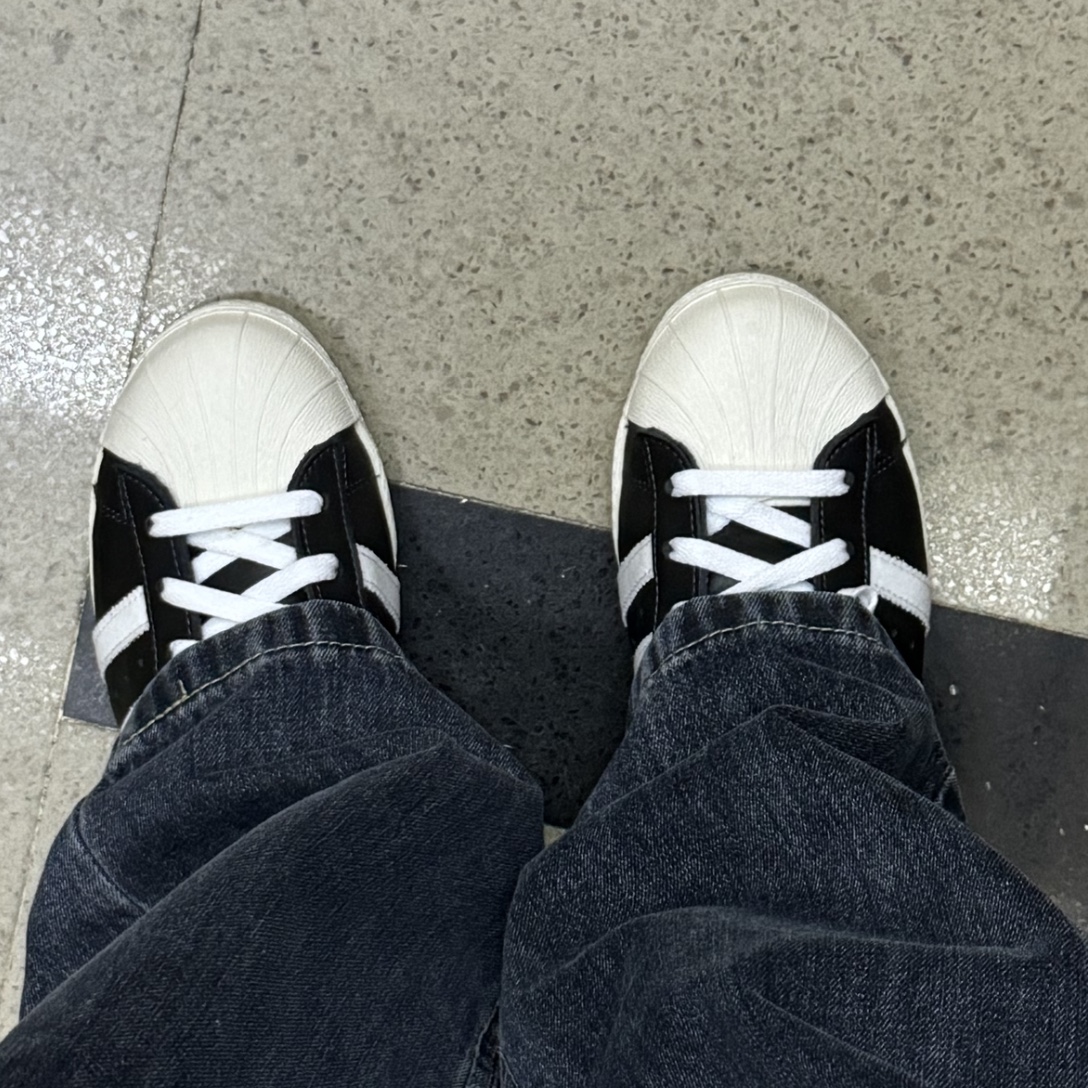 Adidas Superstar 82 FI Core Black 착용 스타일