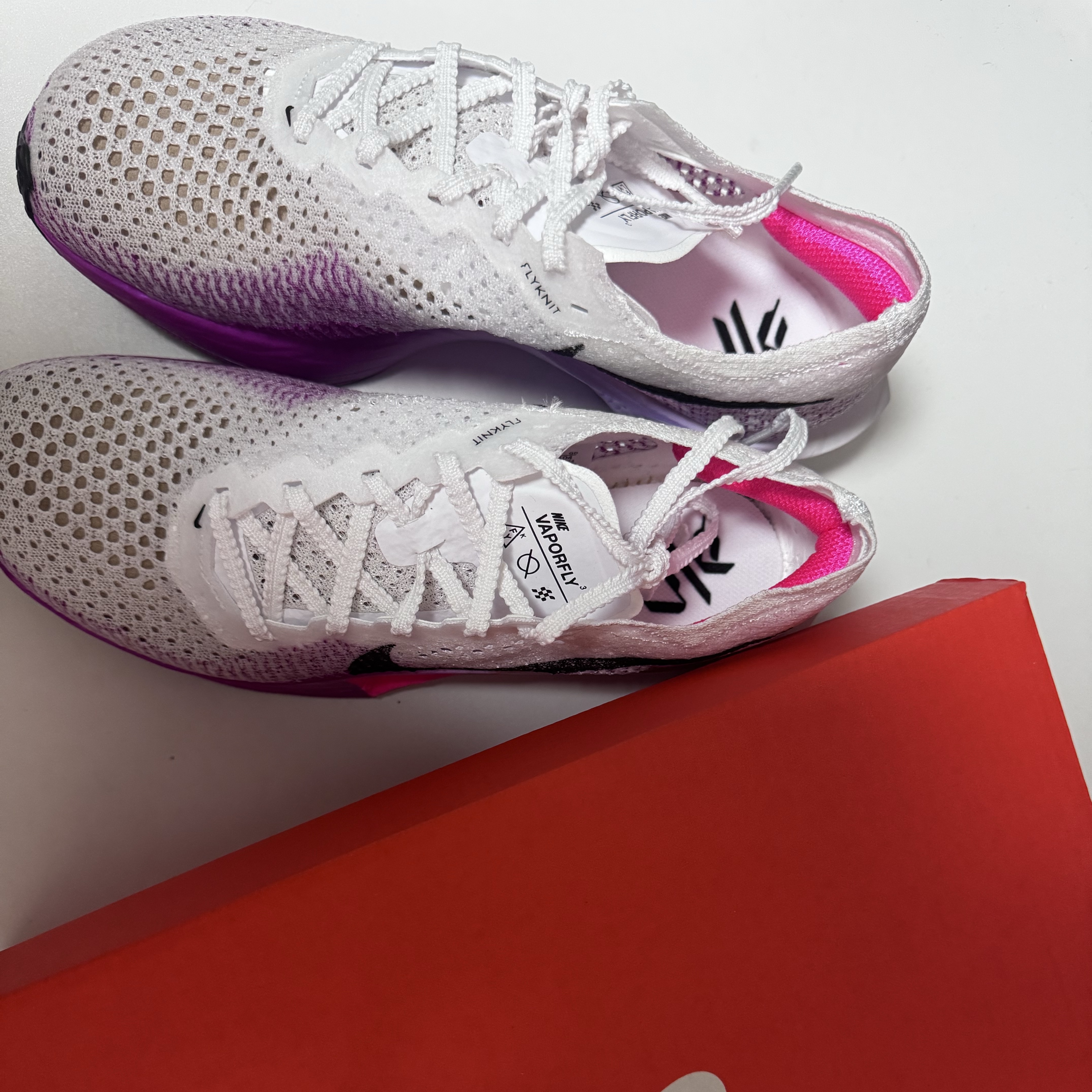 (W) Nike ZoomX Vaporfly Next% 3 White Vivid Purple 착용 스타일