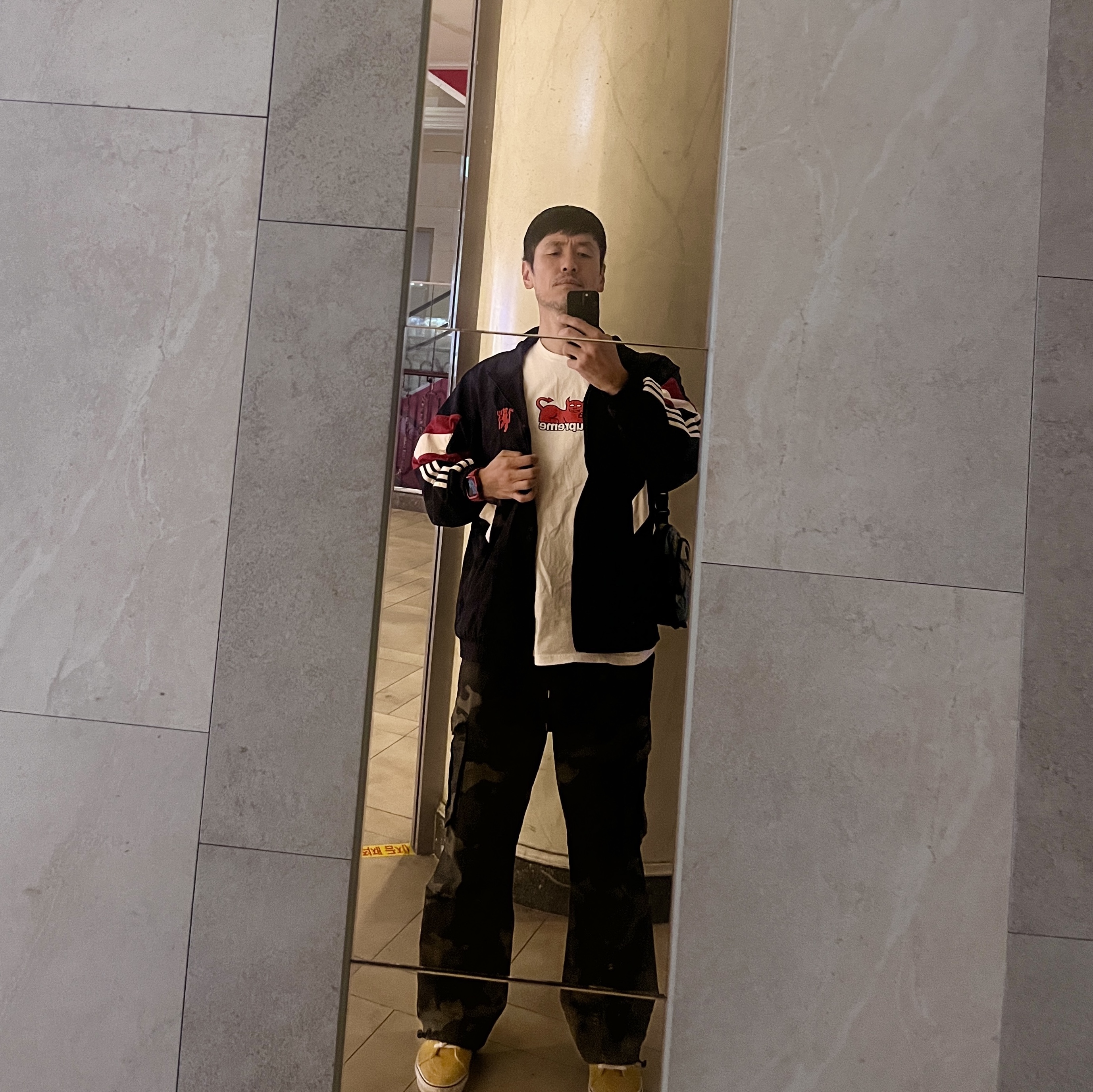 Adidas Manchester United Originals Track Top Black Red - KR Sizing 착용 스타일