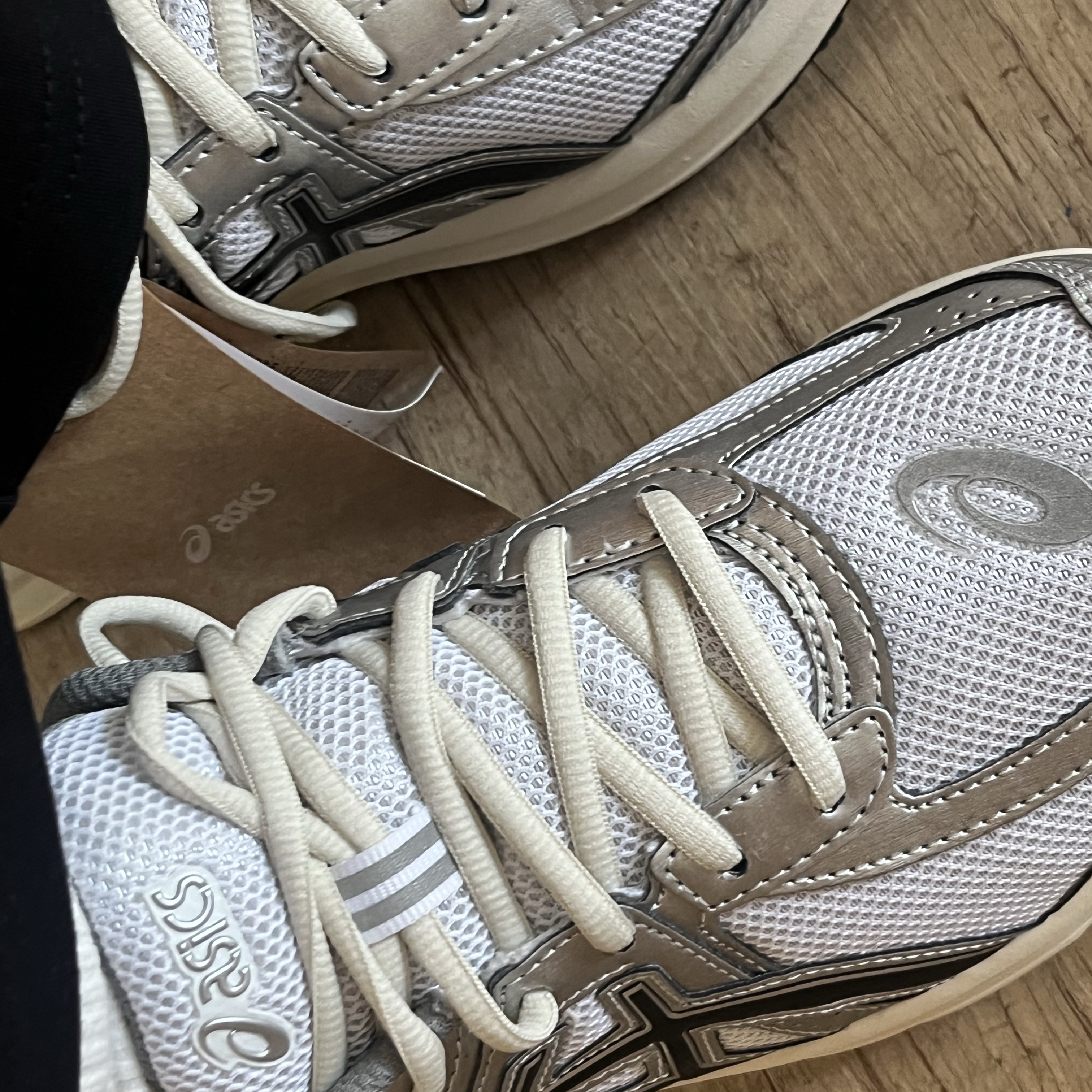 Asics Jog 100 S White Black - 2E Wide 착용 스타일