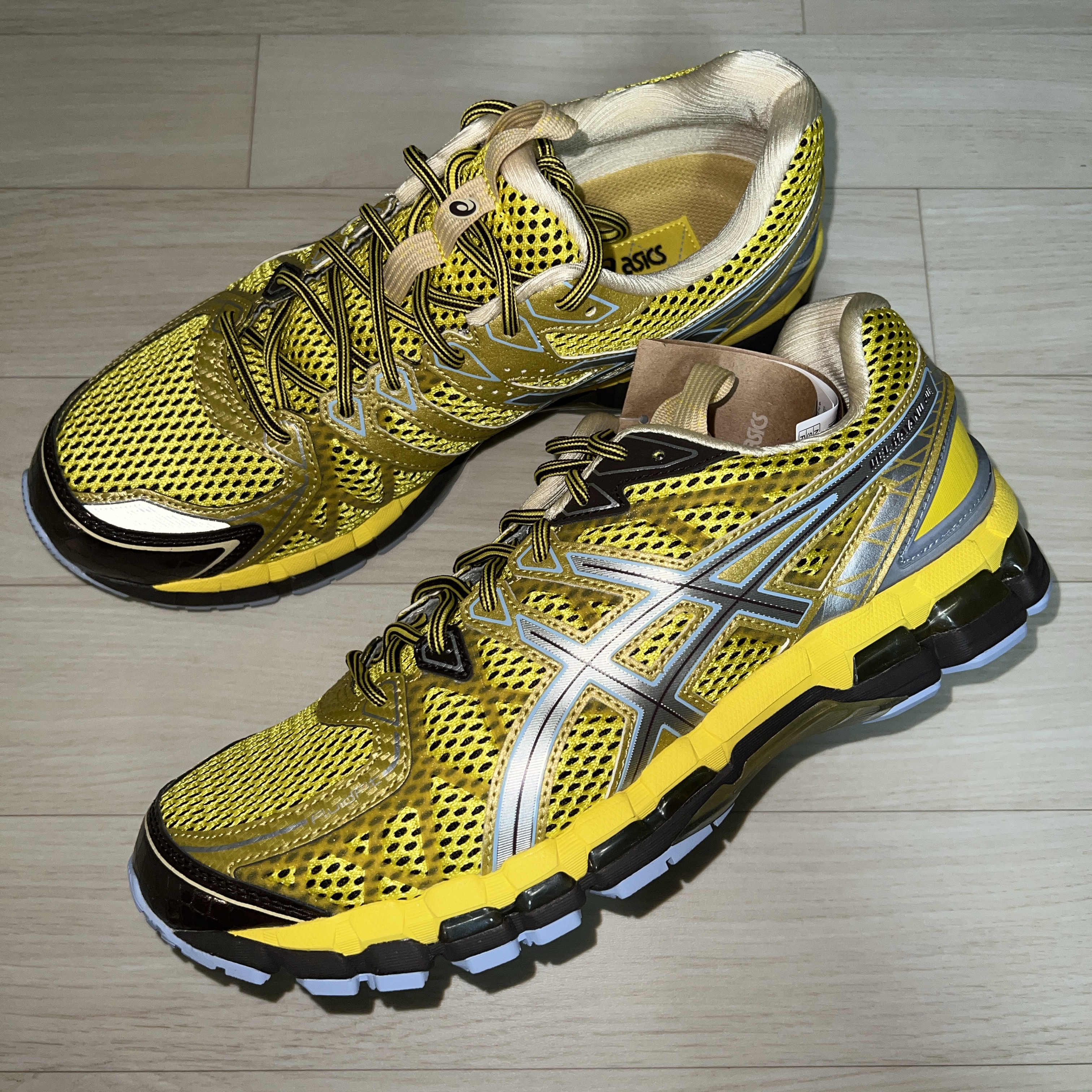 Asics UB9-S Gel-Kayano 20 Vibrant Yellow Pure Silver 착용 스타일