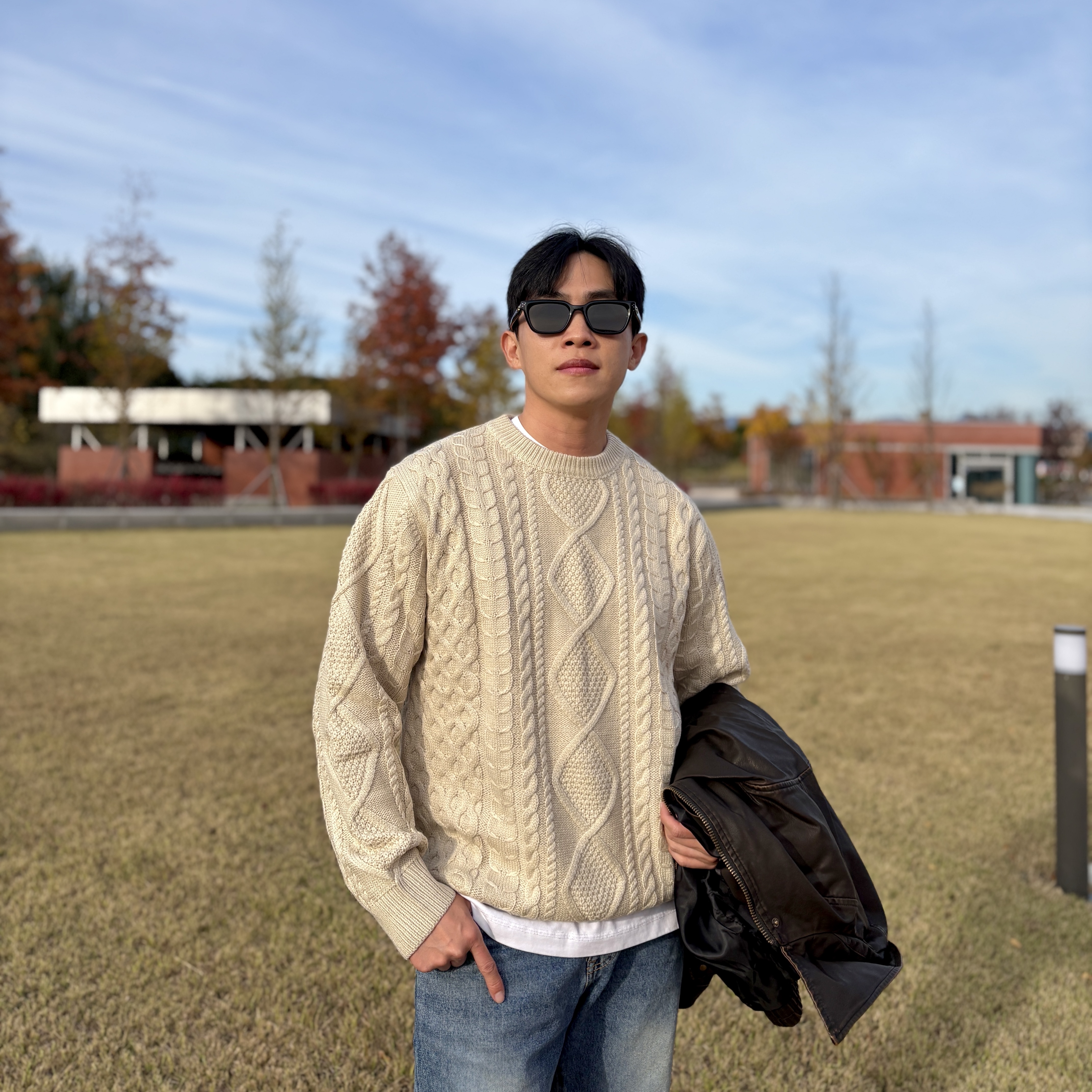 Clarks Wallabee Maple Suede 착용 스타일 - 2