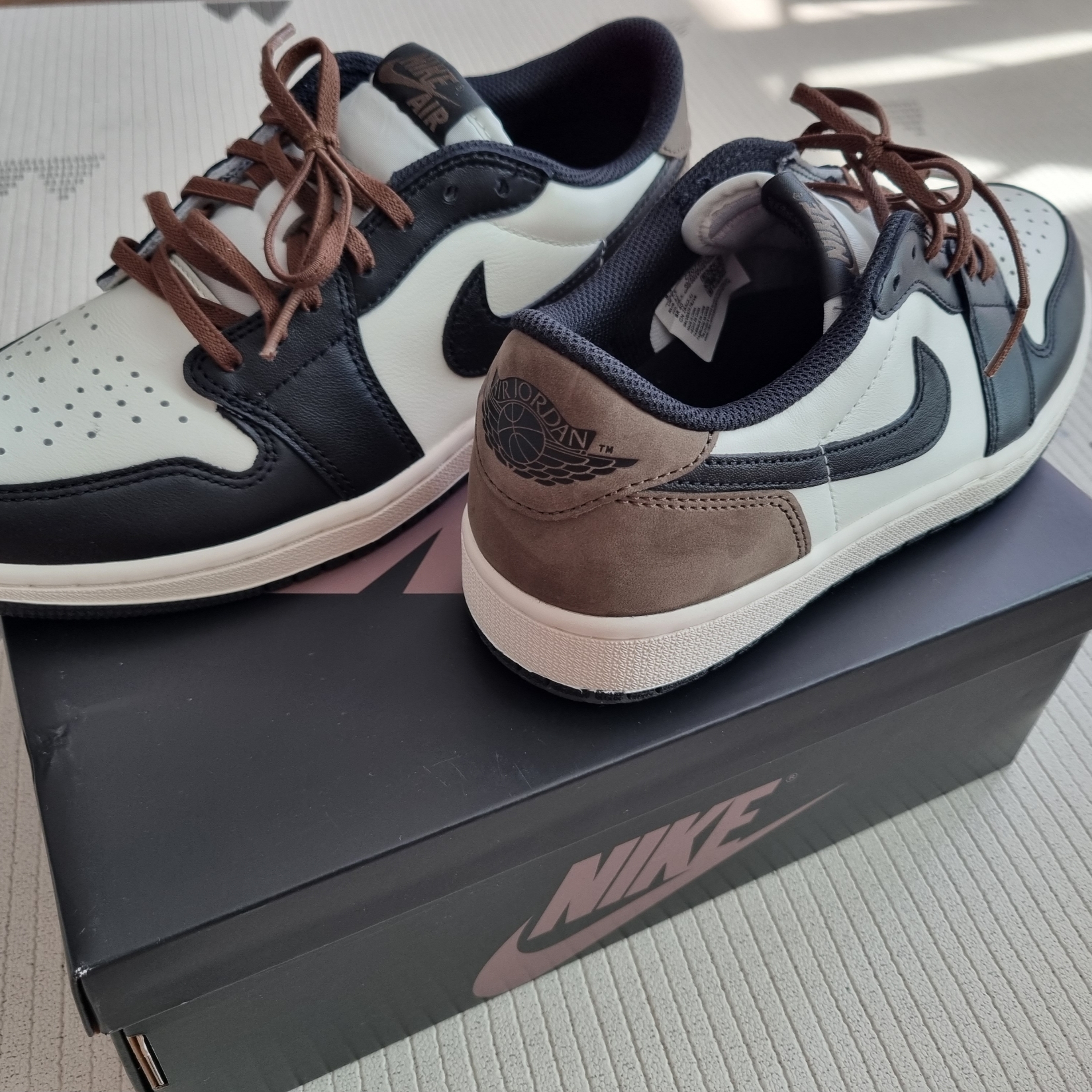 Jordan 1 Retro Low OG Mocha 착용 스타일