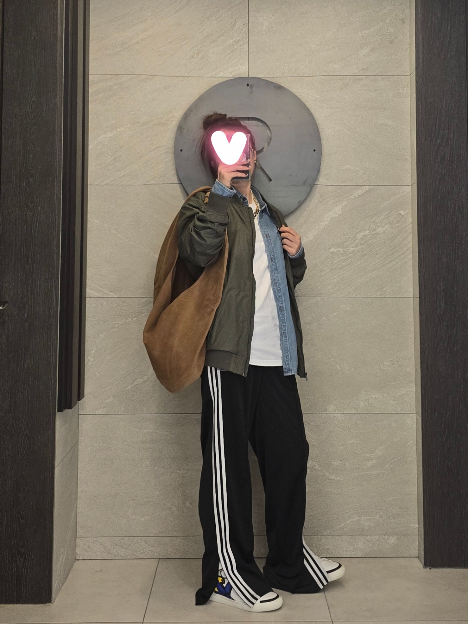 (W) Adidas Originals Firebird Loose Track Pants Black - KR Sizing 착용 스타일 - 1