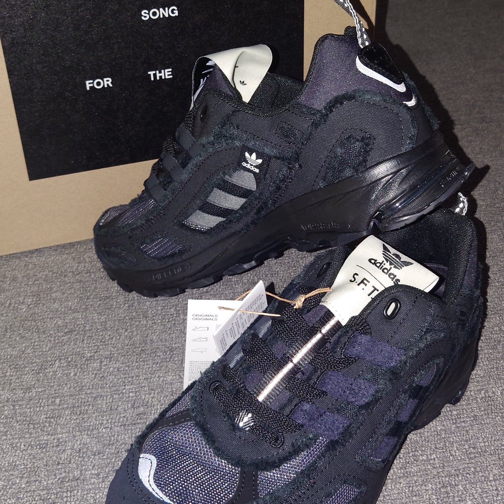 Adidas x Song for the Mute Shadowturf Core Black Night Grey 착용 스타일 - 5